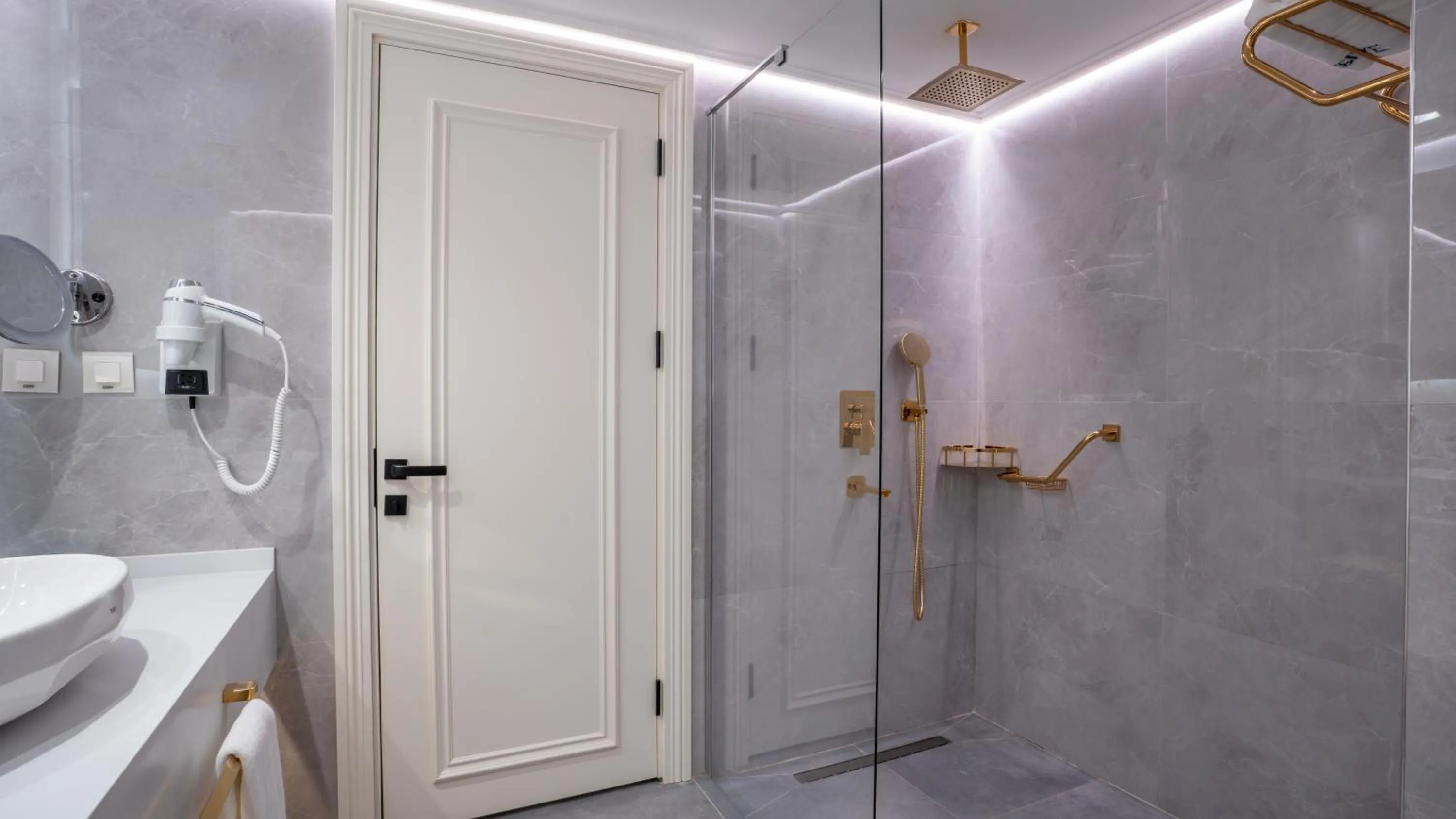 Superior King Room in Qlusive Hotel