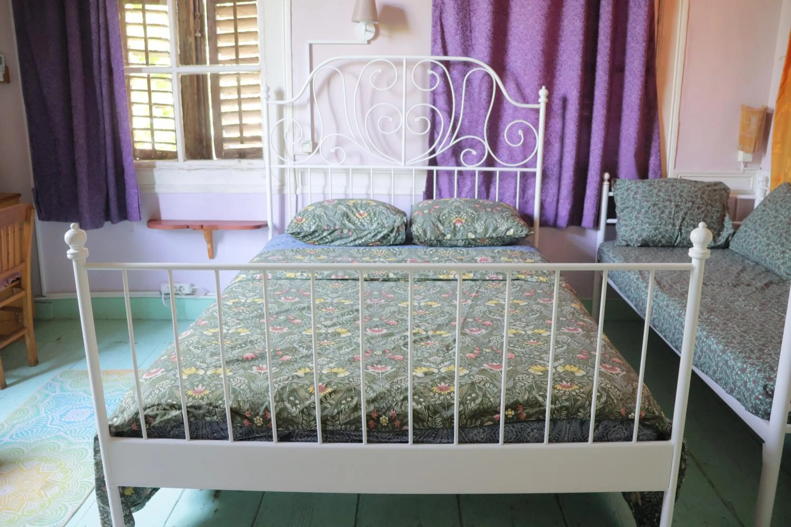 Double Room with Extra Bed - single occupancy in Lotus Garden Hostel Izmir