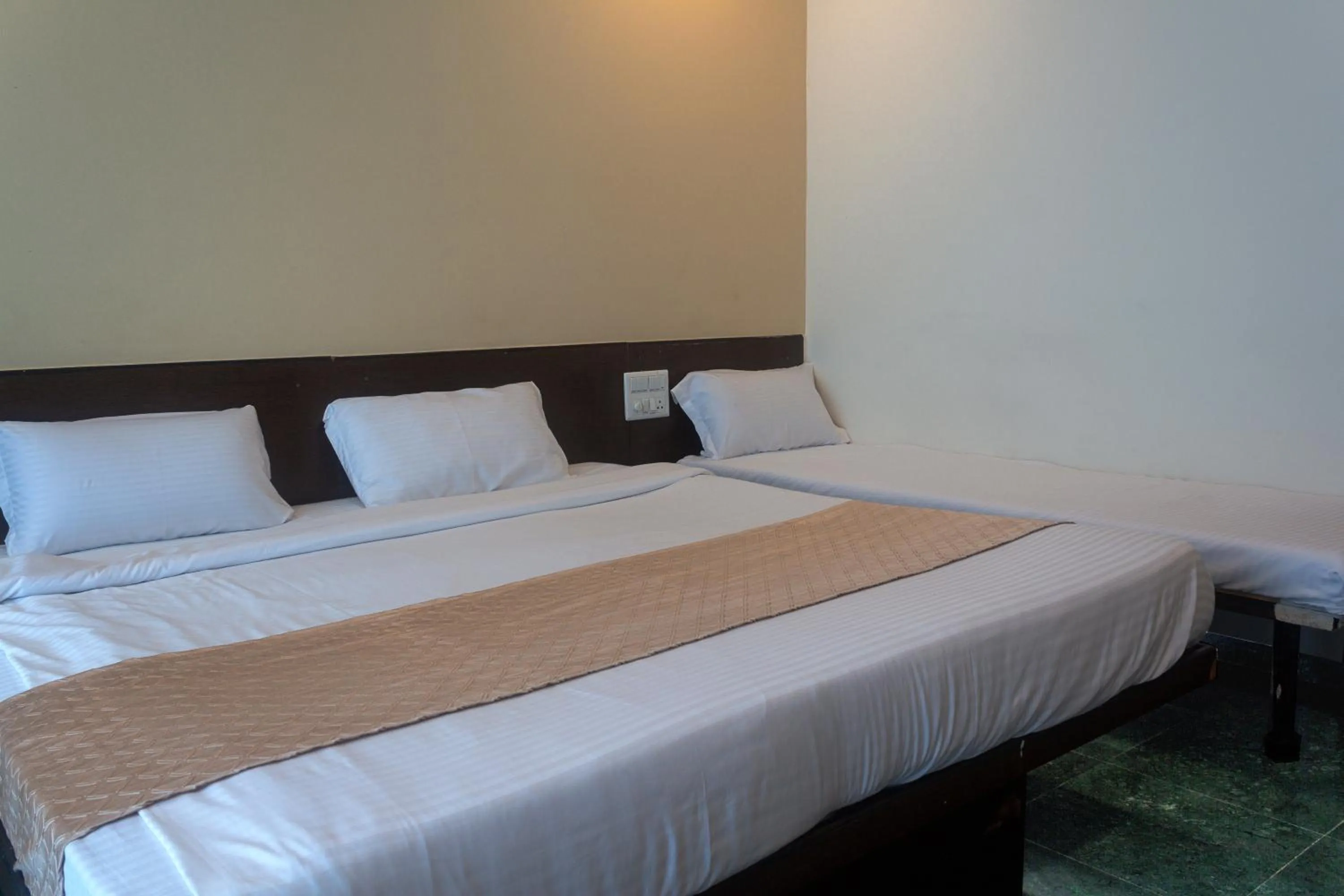 Deluxe Triple Room - single occupancy in HOTEL KB's Grand