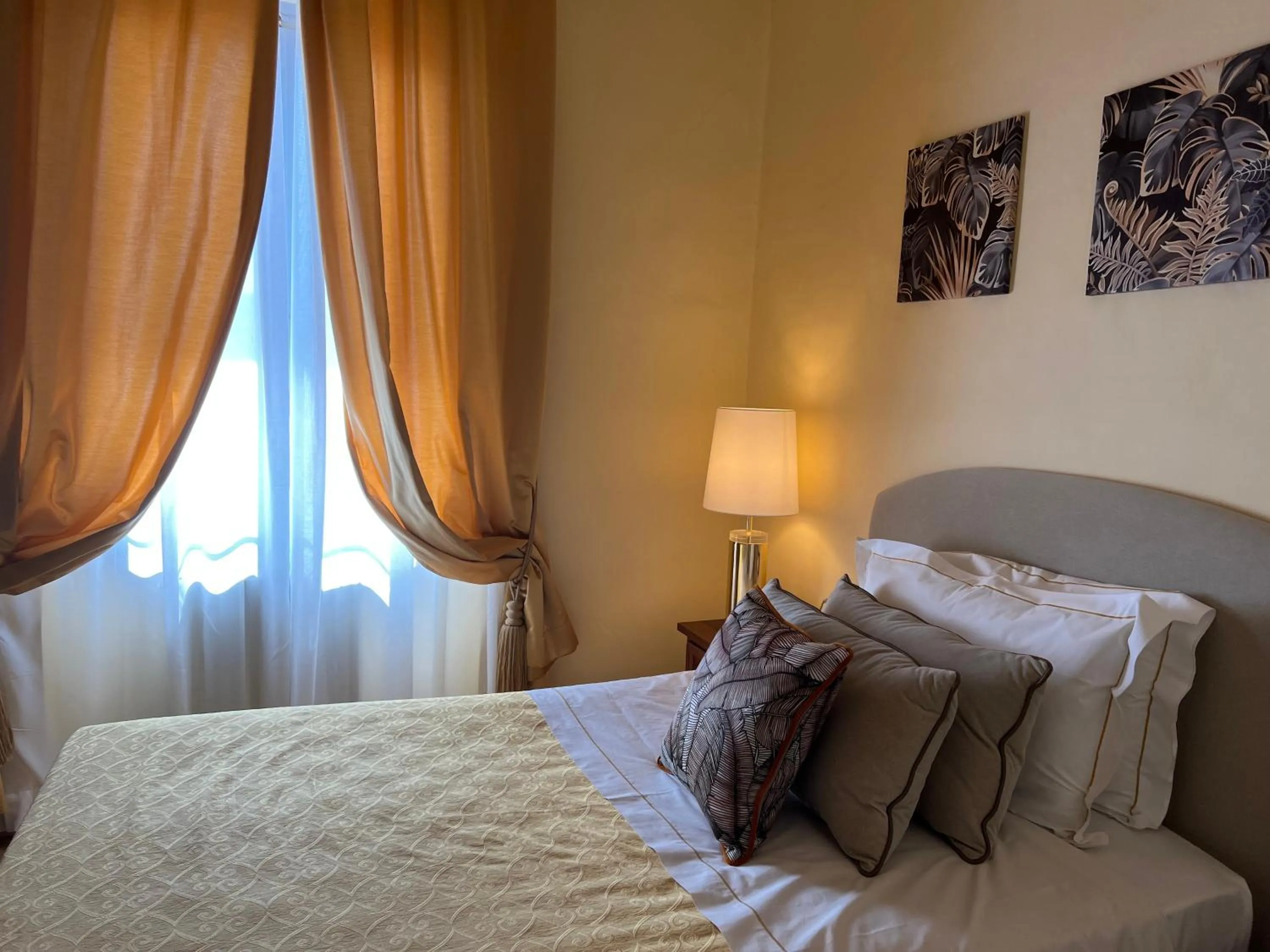Large Single Room with Palazzo Vecchio View in Hotel Villani