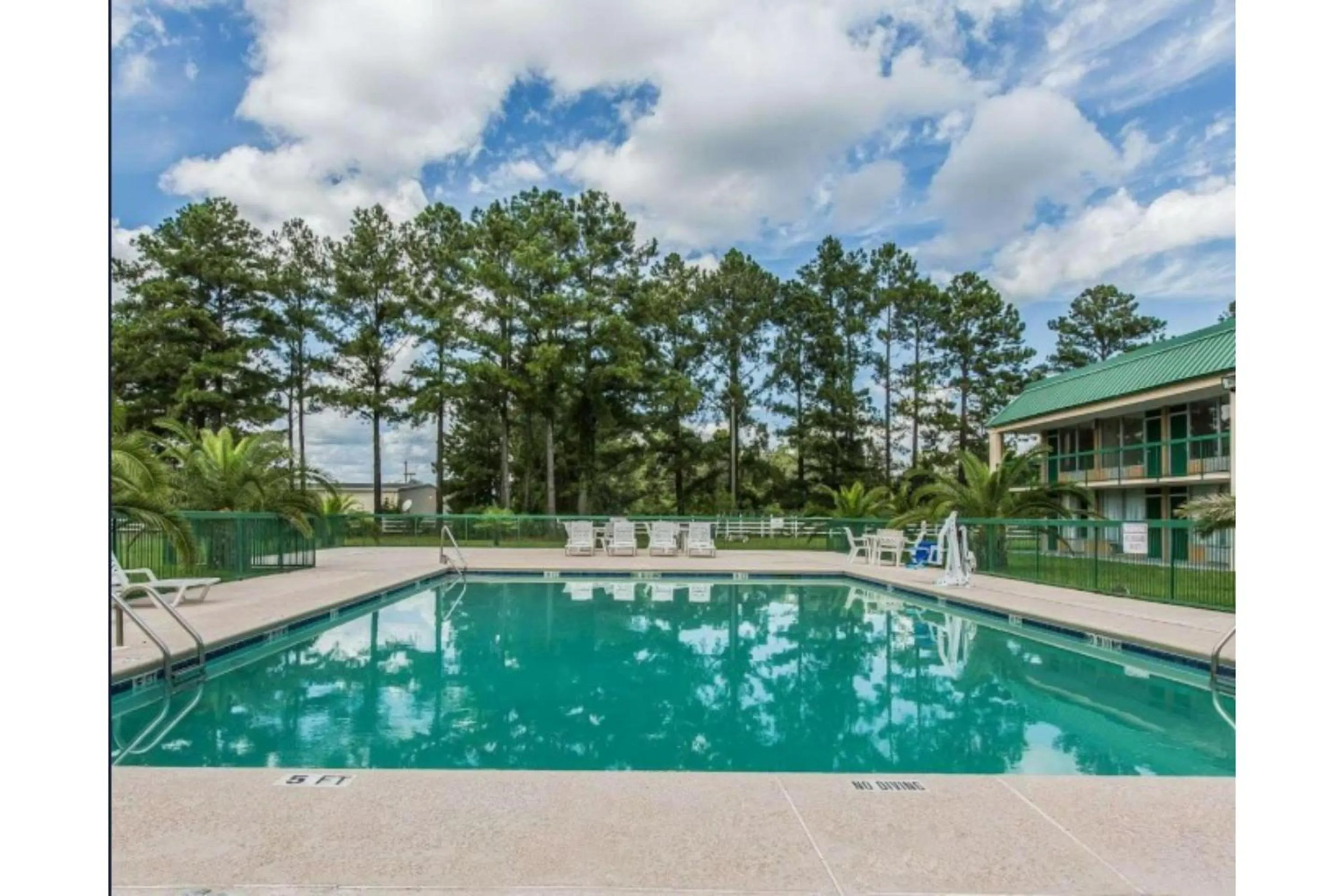 Travelers Inn Douglas By OYO US-441