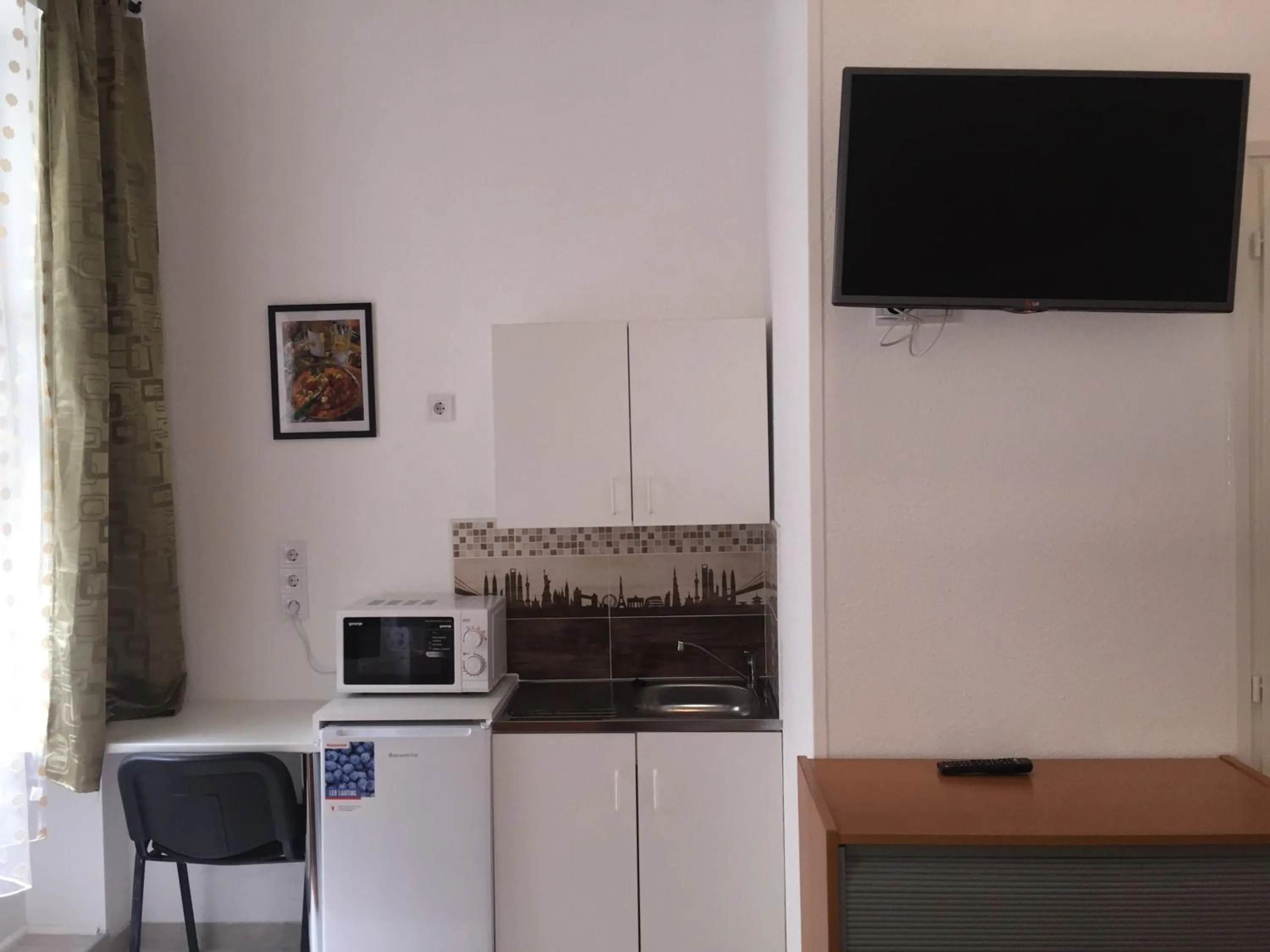 Studio with Kitchenette (3 Adults) in Omega Guesthouse Budapest