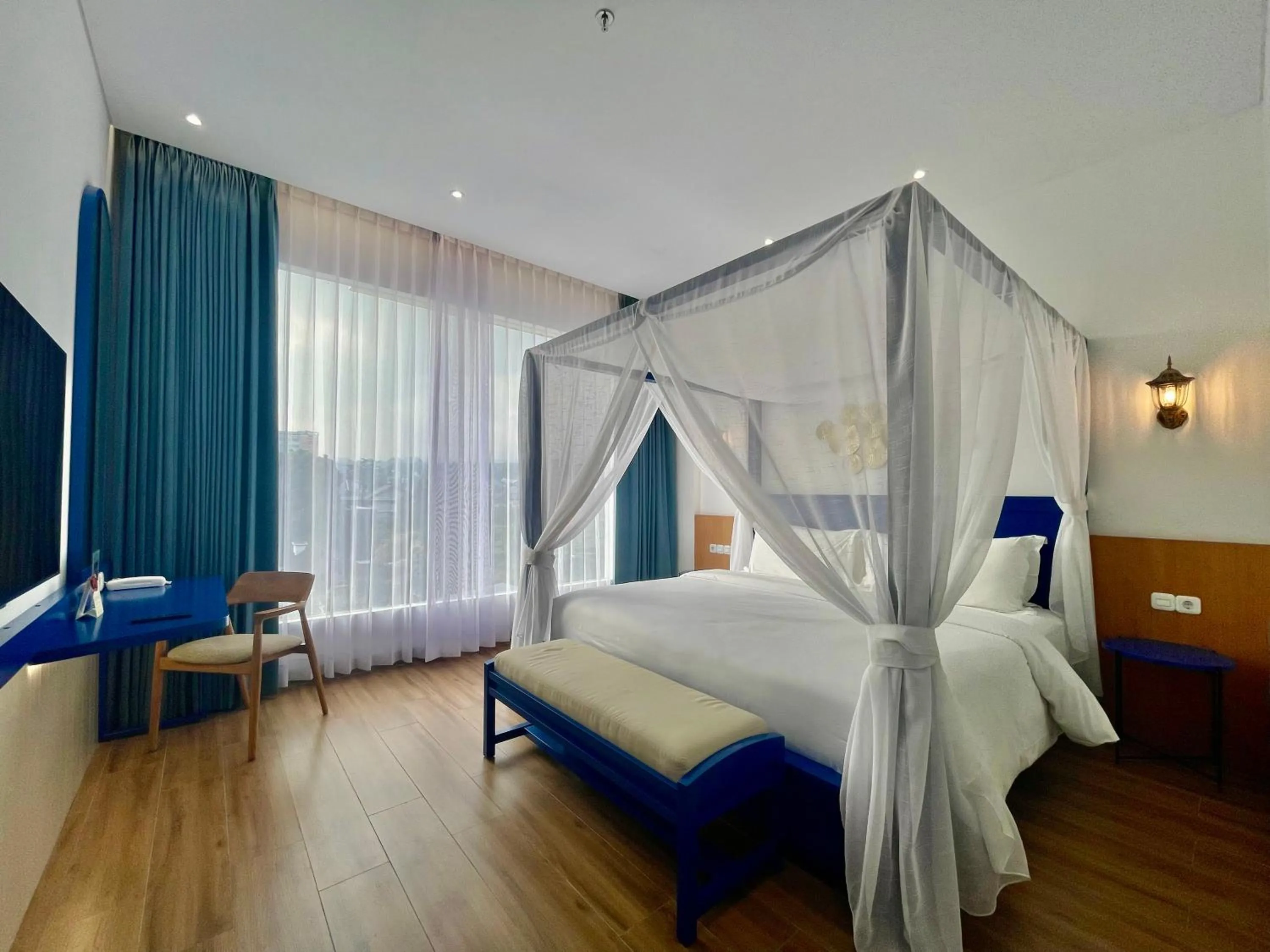 Suite Santorini King Bed in Hemangini Hotel Bandung