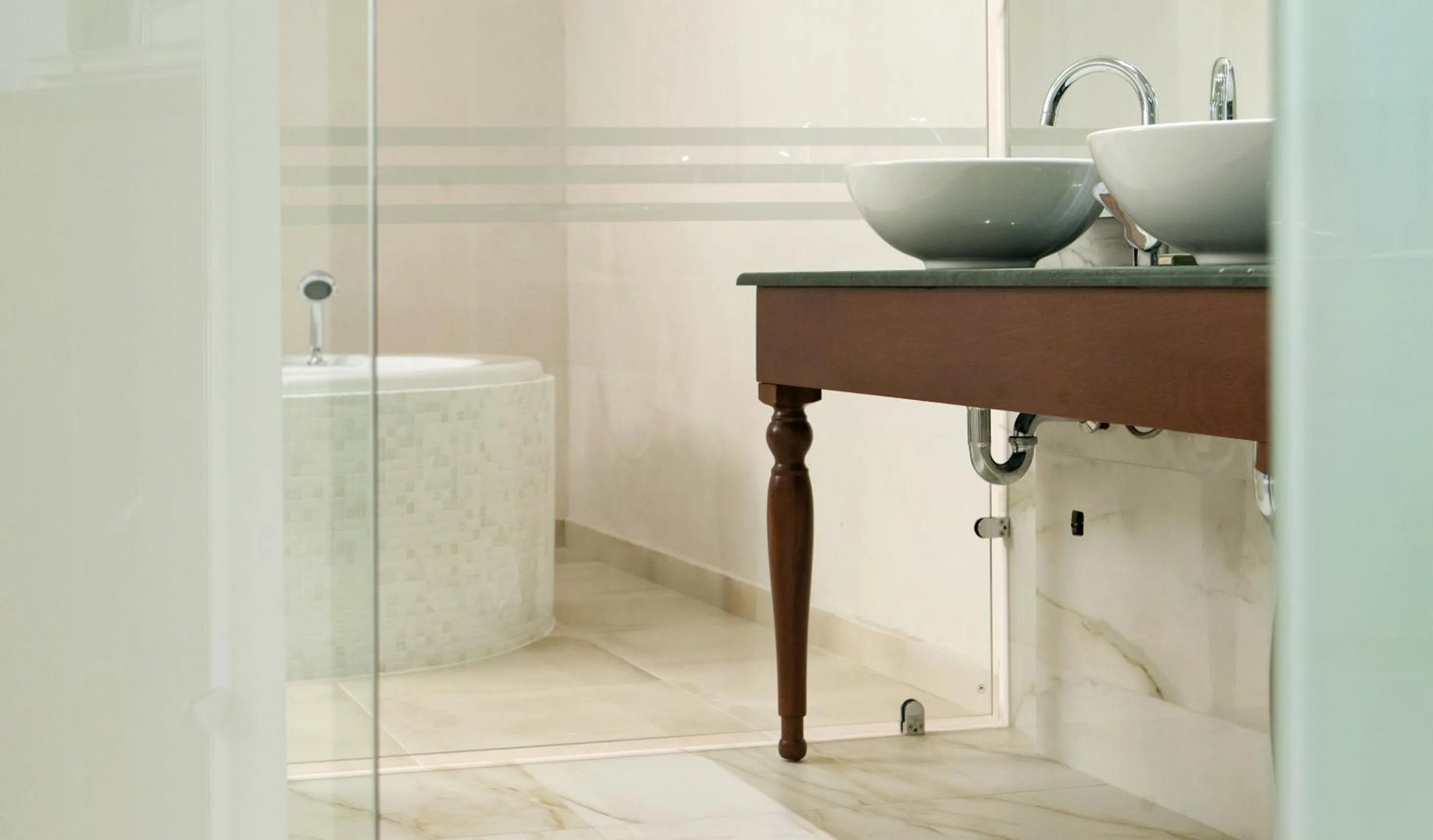 Executive Suite with Spa Bath in Electra Hotel