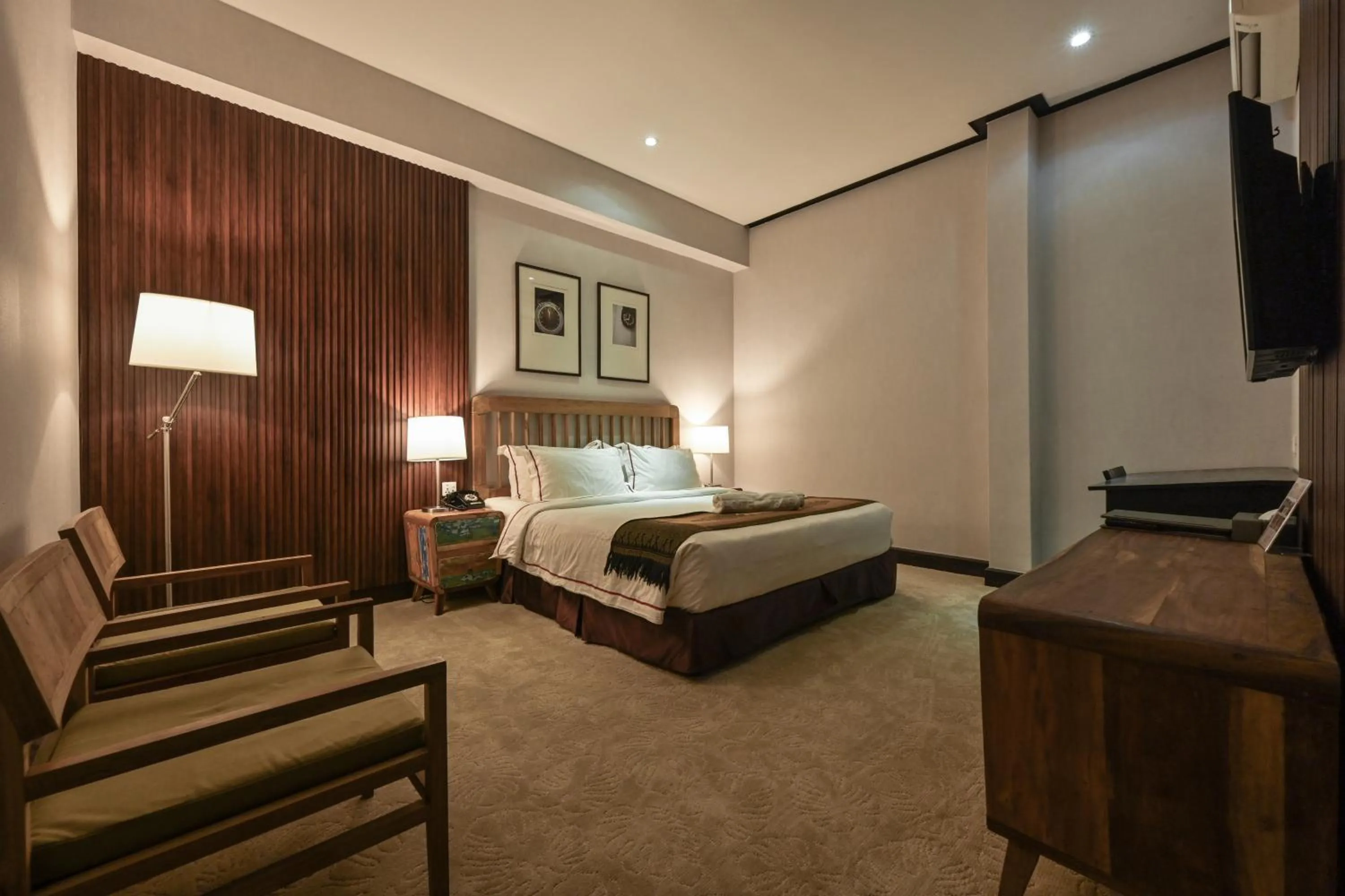 Superior King Room - No Window in 1825 Gallery Hotel