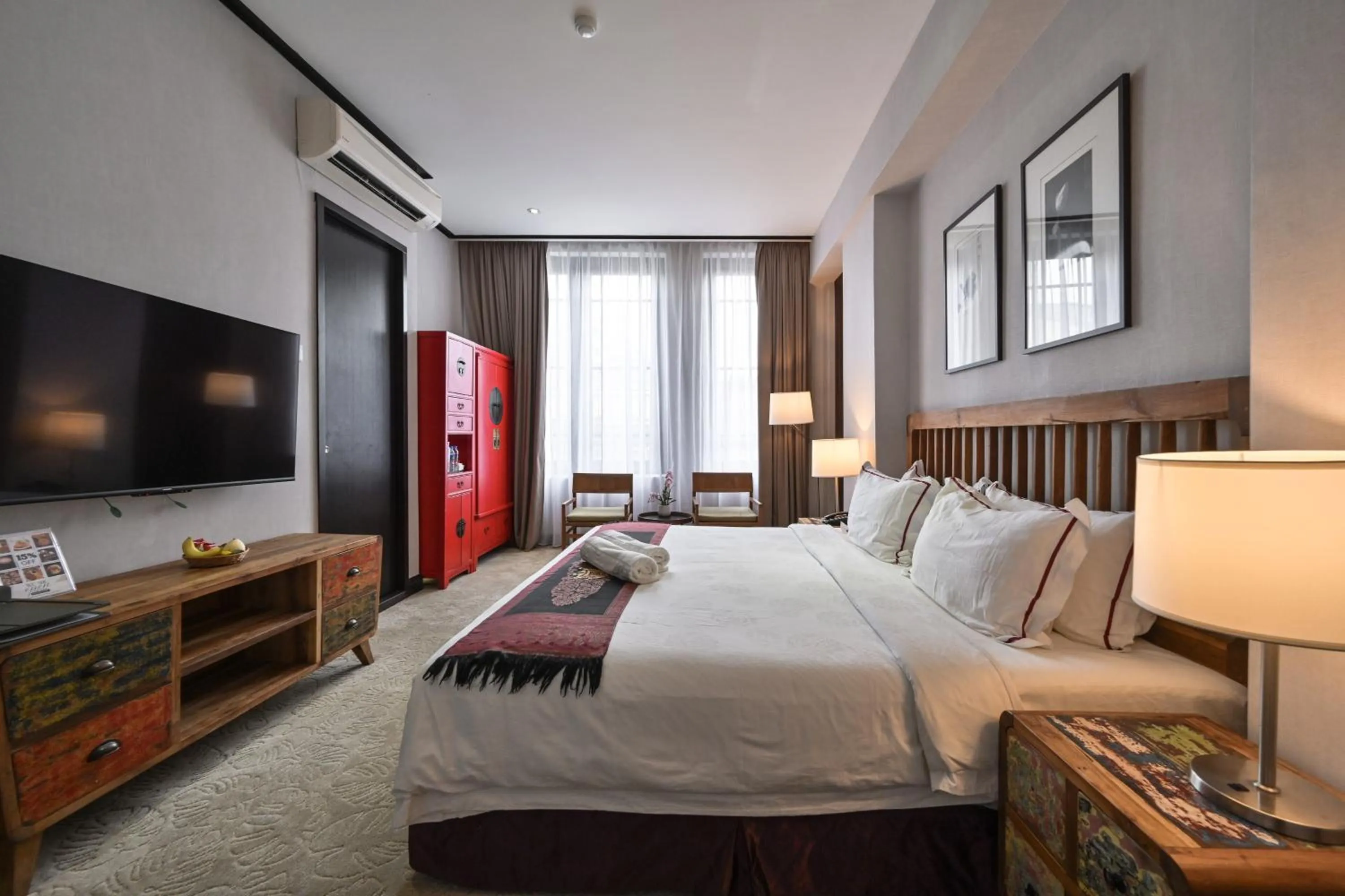 Executive Suite in 1825 Gallery Hotel