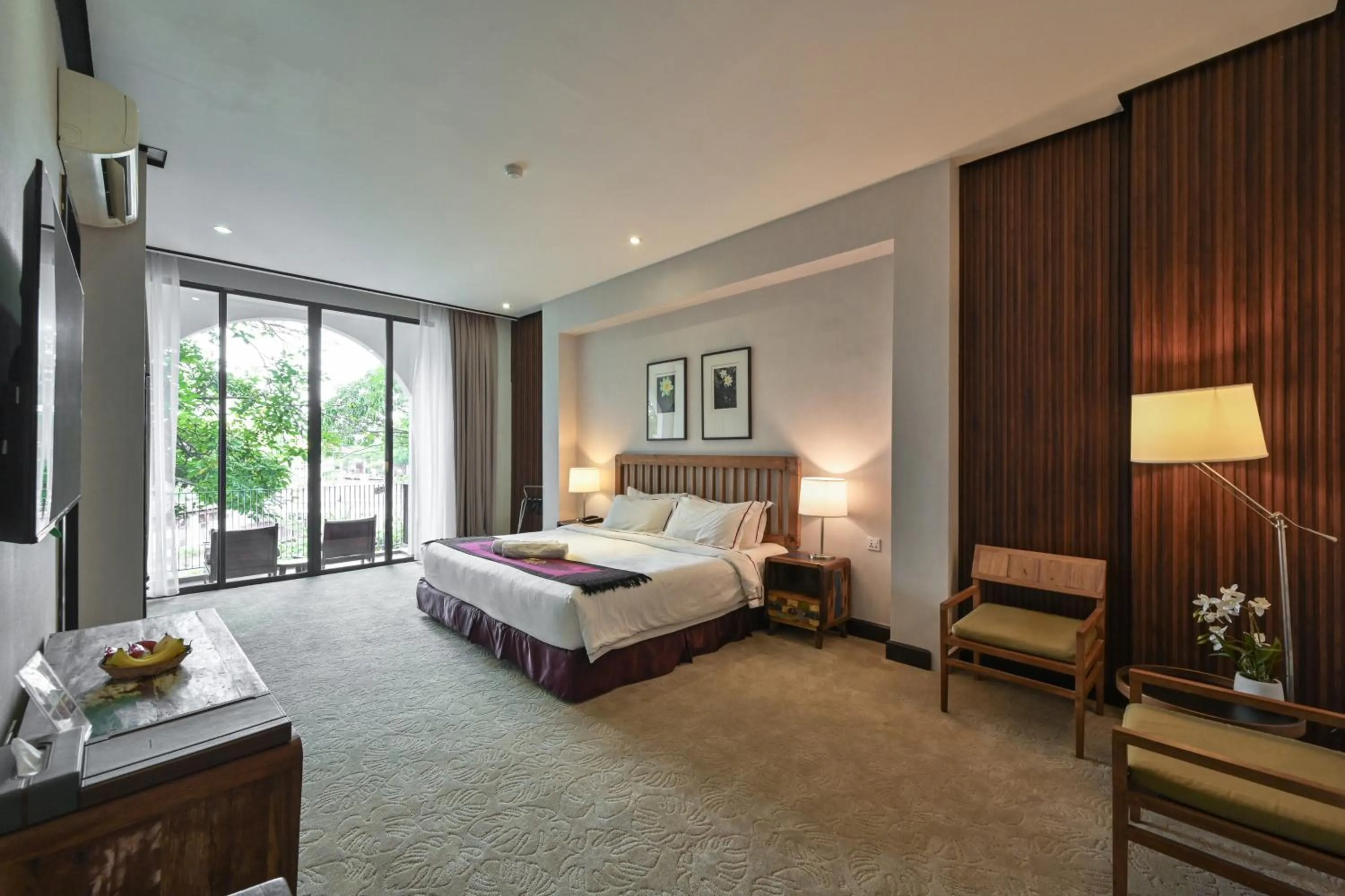 Suite with River View in 1825 Gallery Hotel