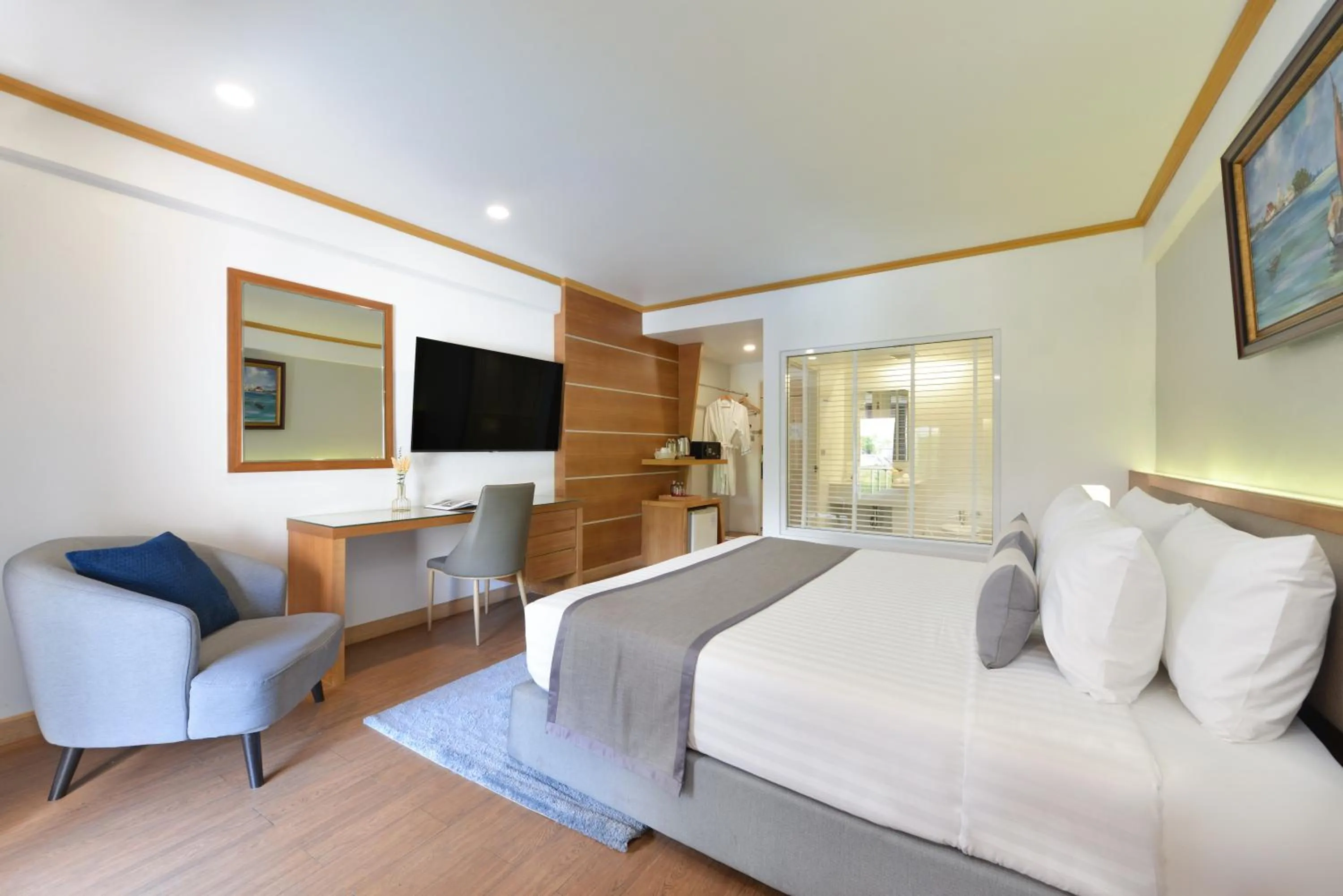 Deluxe Room with See-through Bathtub in The Beverly Hotel Pattaya