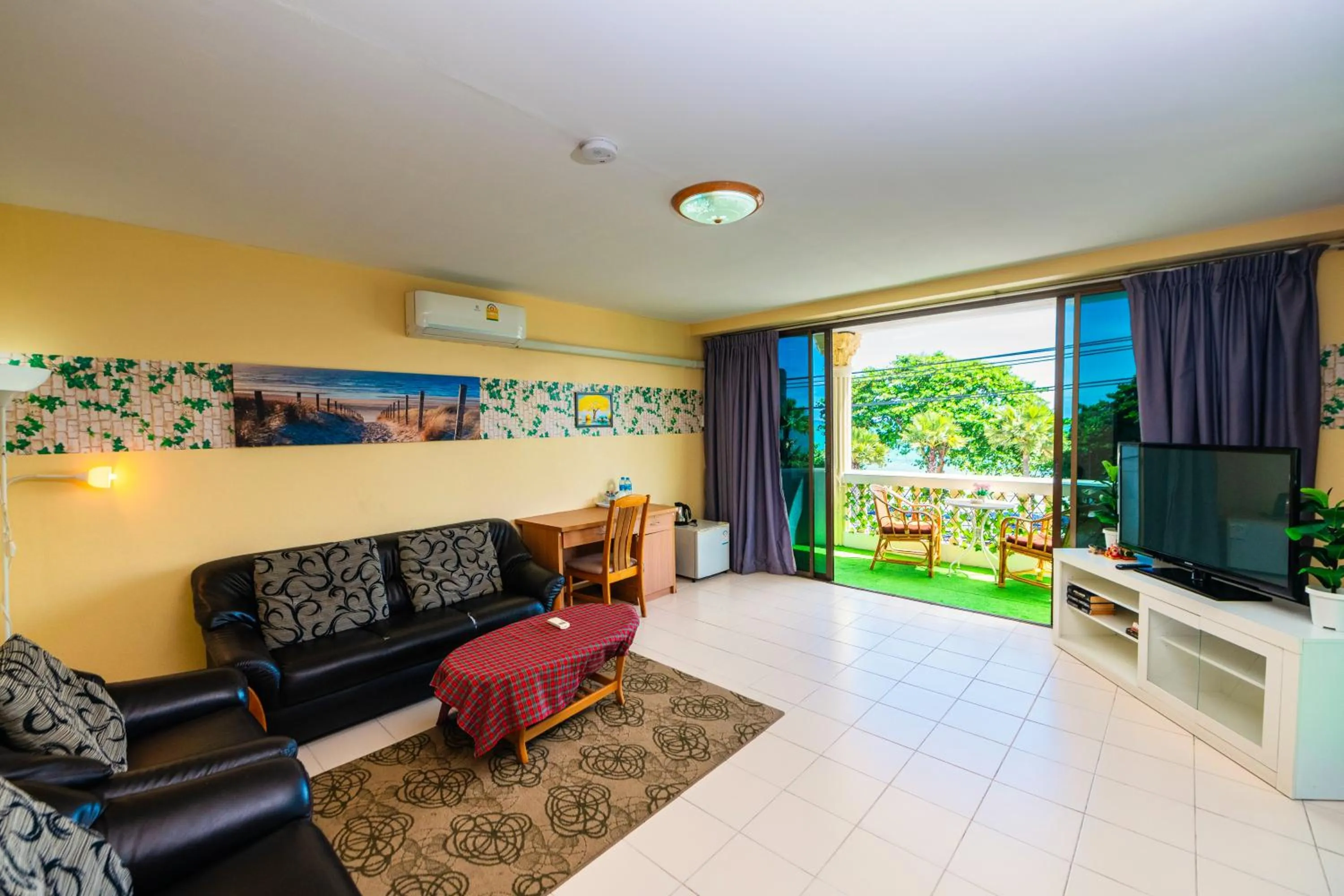 King Suite with Ocean View in Happy Vikings - Beachfront