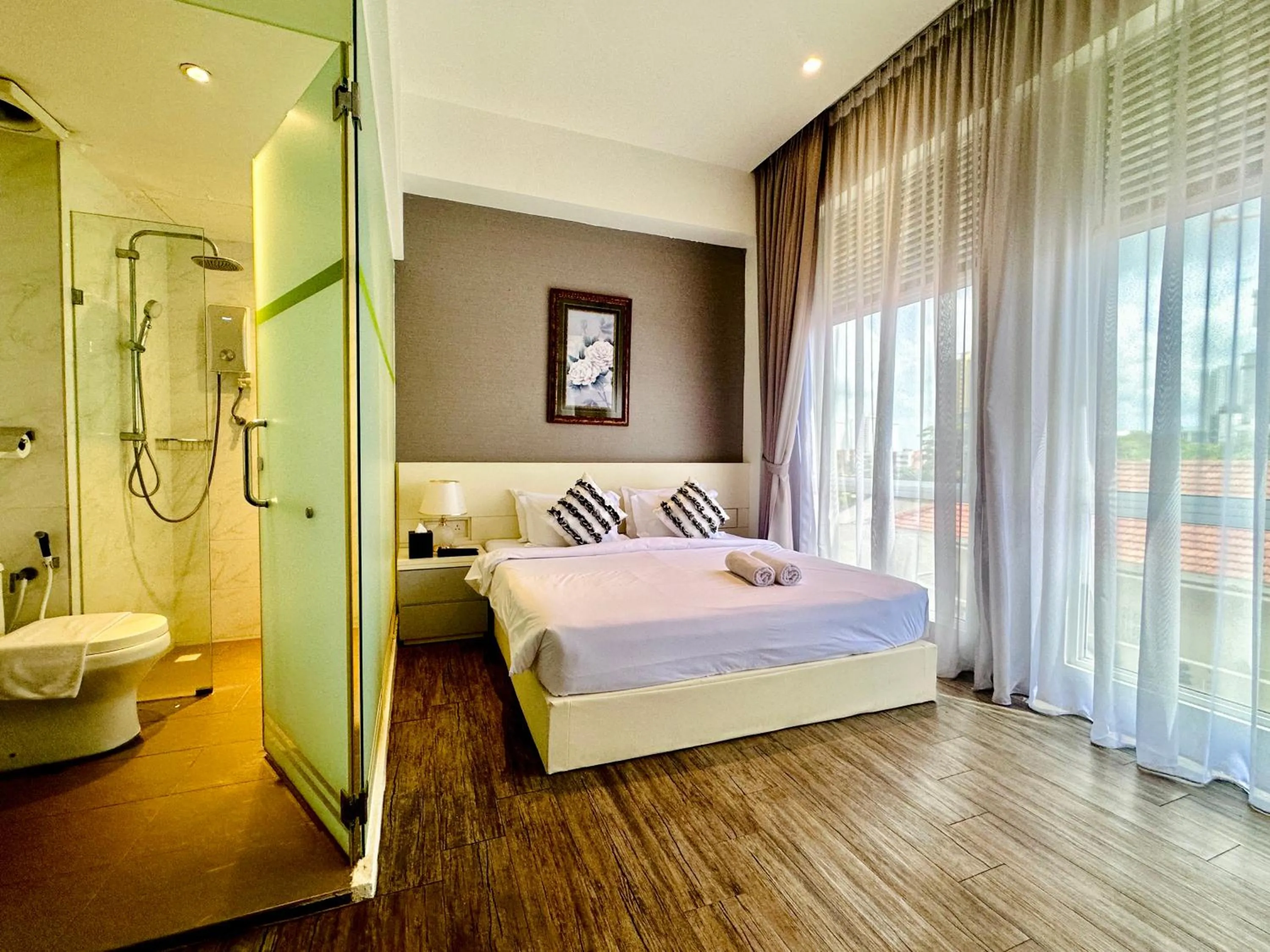 Standard Queen Room in C Y C Heritage Hotel