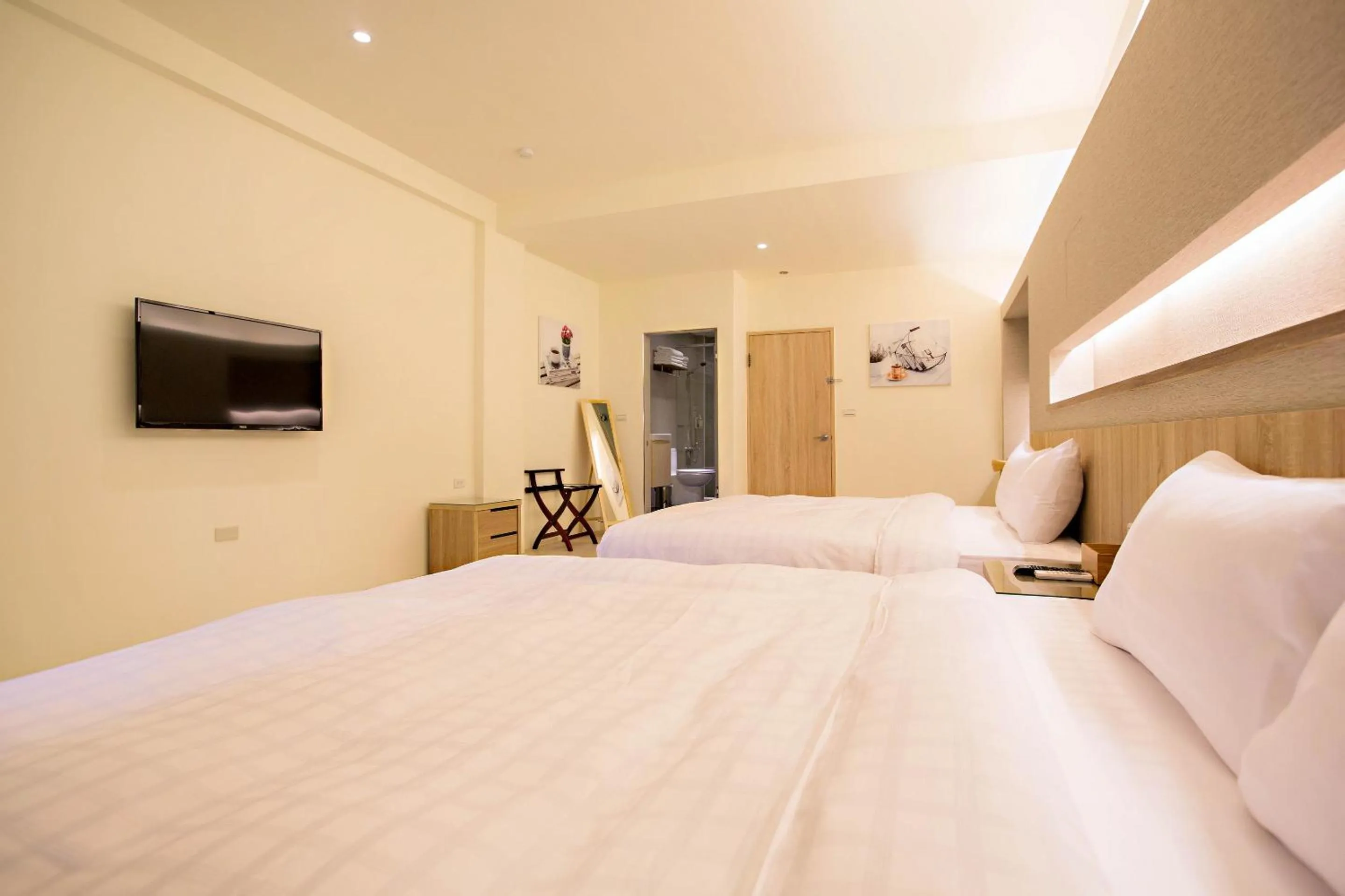 Quadruple Room with Balcony in Traveller-Inn Zhongzheng Library