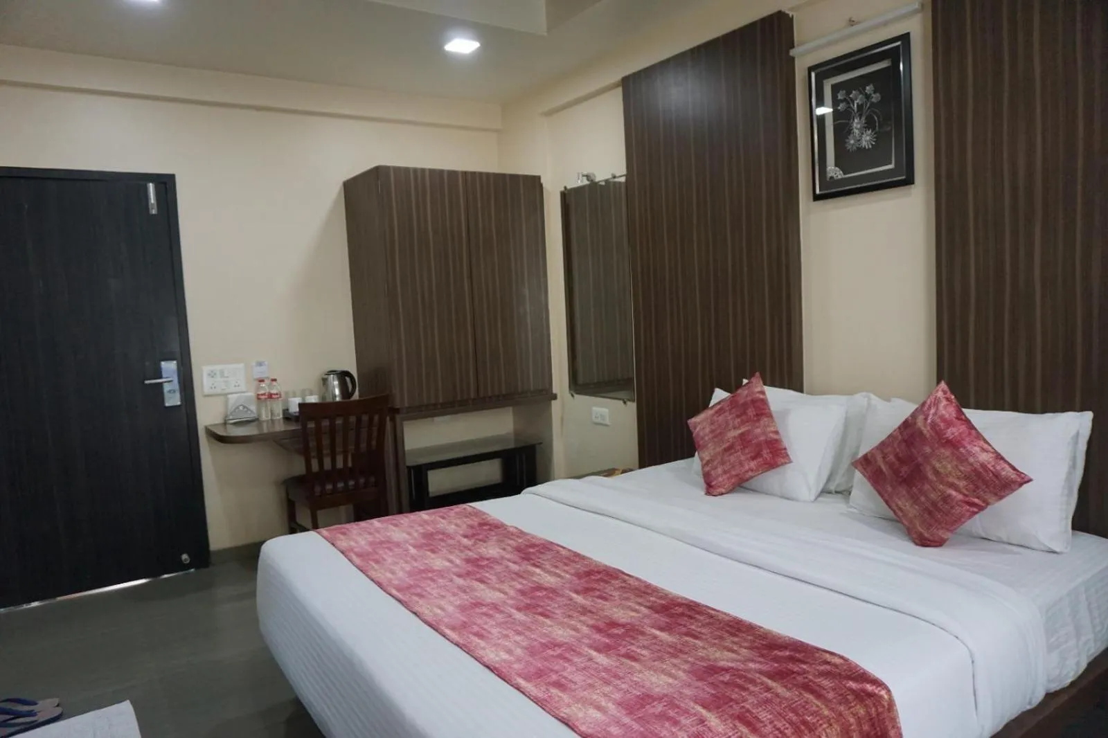 King Room in Hotel Yash Executive