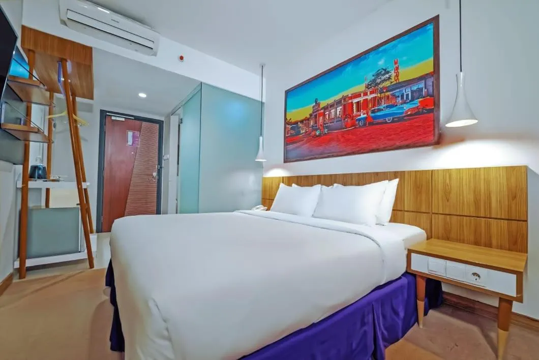 Deluxe Queen Room in Tjokro Style Yogyakarta