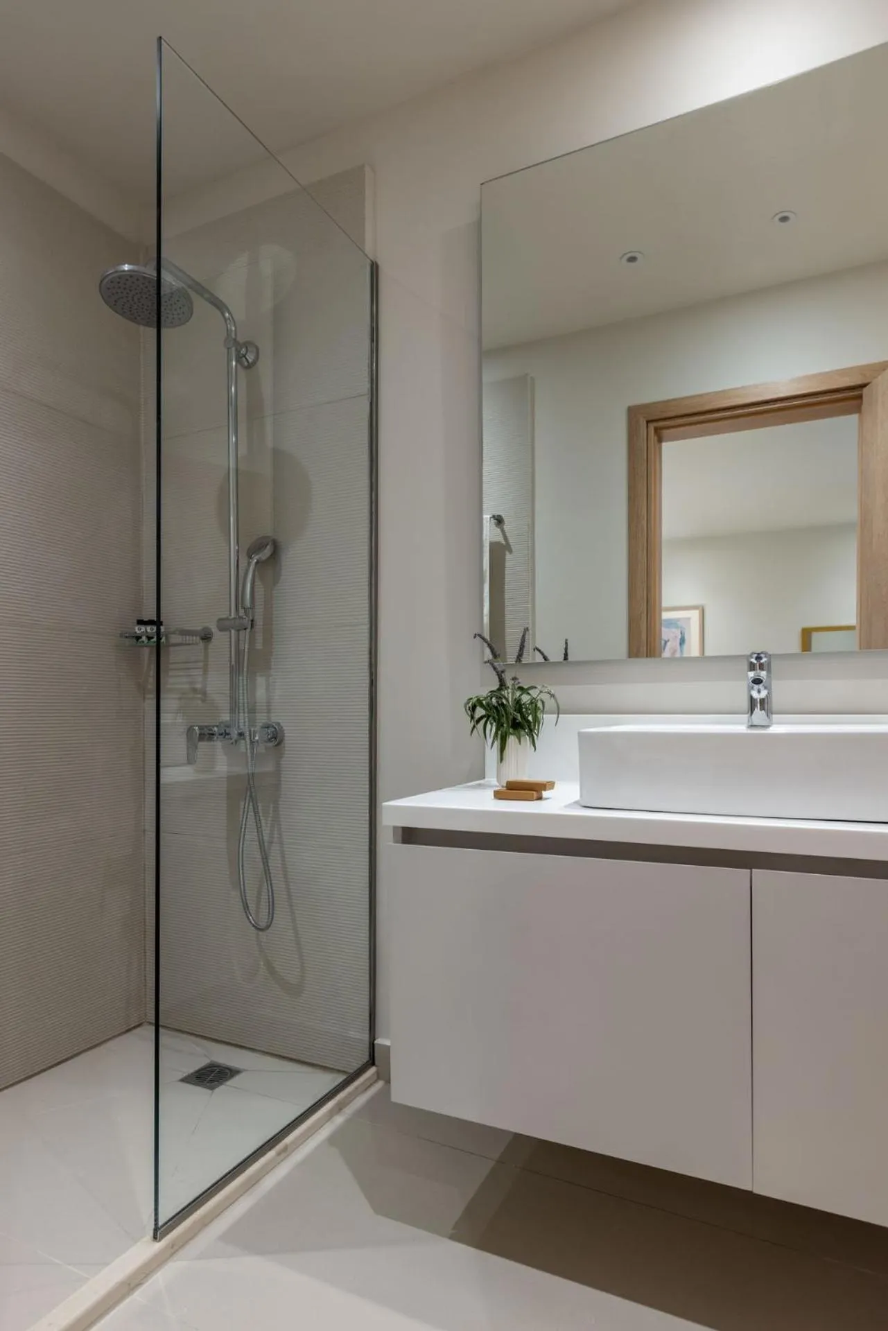 Shower in Gallery Port Tower Piraeus