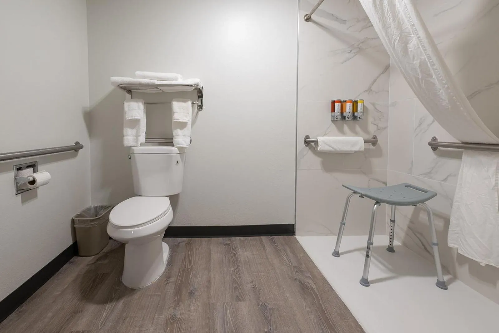 King Room with Roll-In Shower - Disability Access in Hotel Pommier Chariton