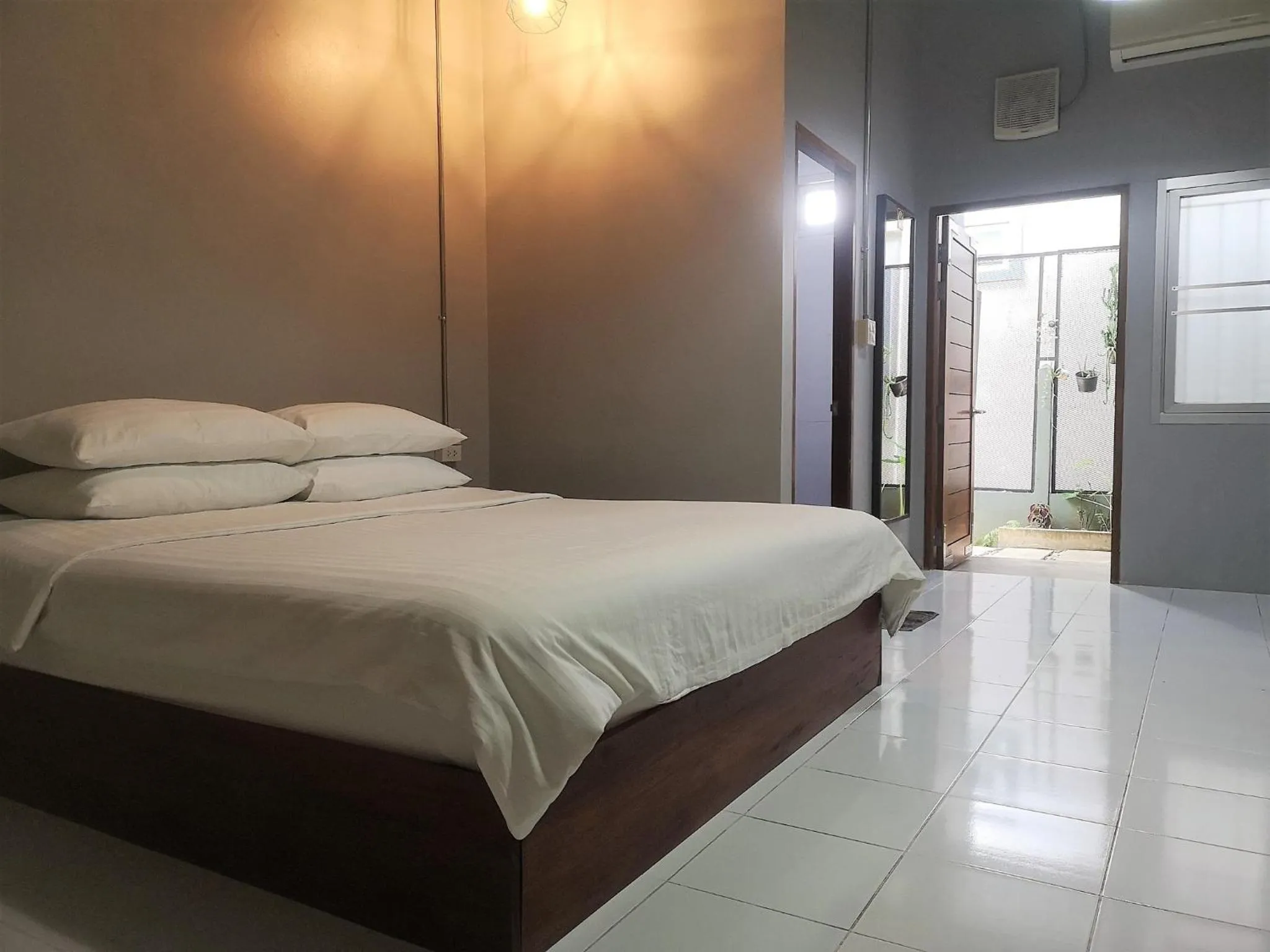 King Room in Siri Guesthouse @ Surat Thani