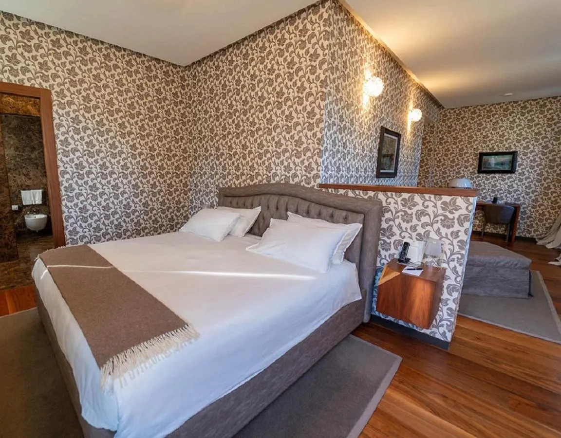 Junior Suite with Park View in Villa Lario Resort Mandello