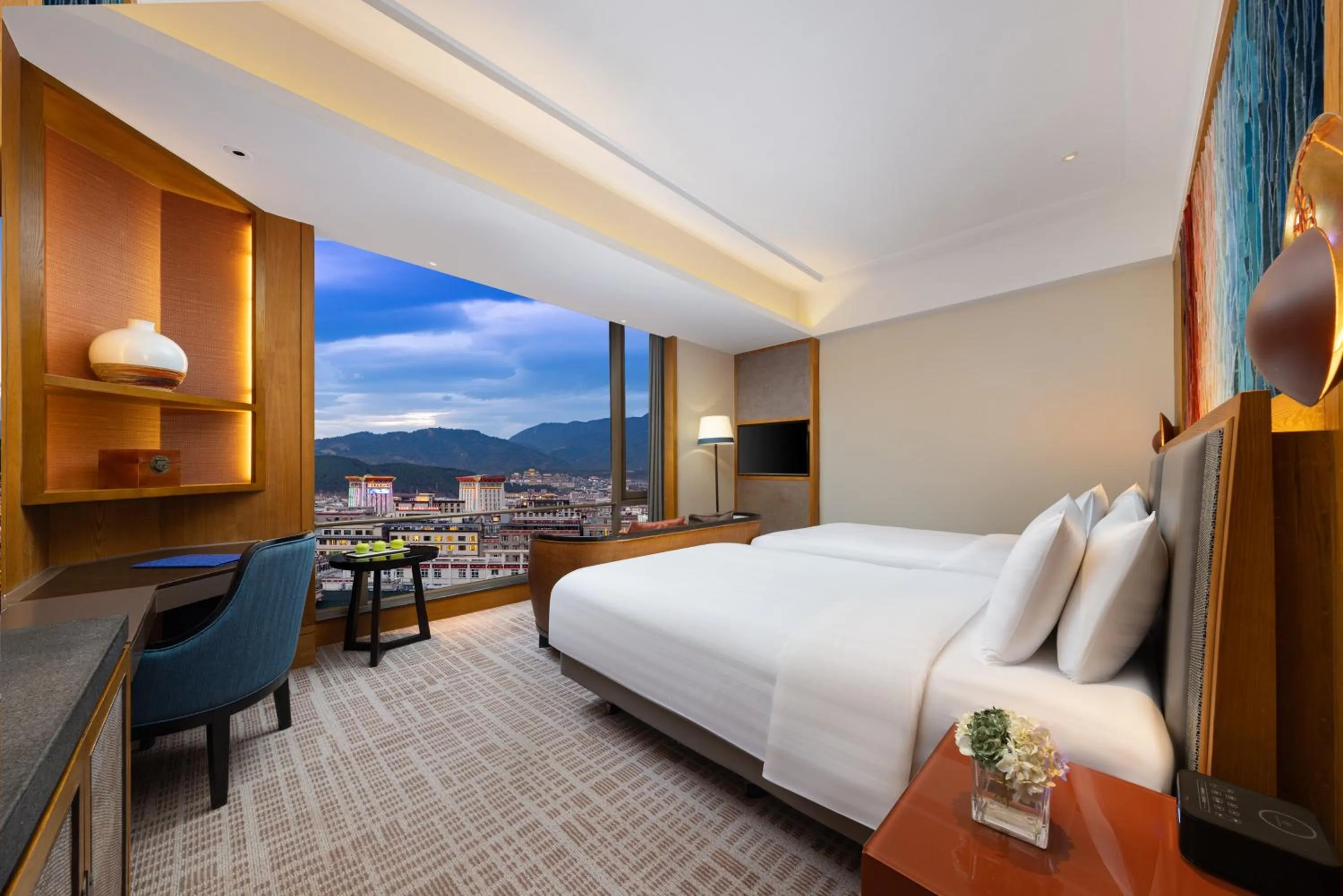 Deluxe Panoramic Room Twin--Overlooking Songzanlin Temple And Admiring The Beautiful Scenery Of The City in Shangri-La Resort Shangri-La