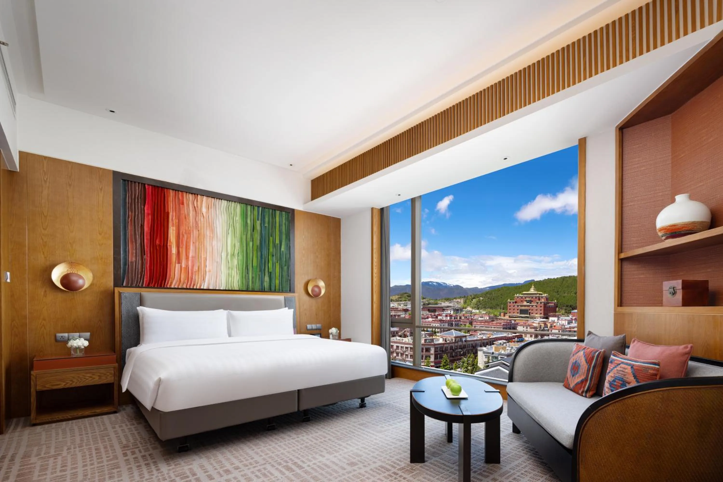 Executive Suite--Enjoy The Mountain Scenery Of the Plateau And The Afterglow Of the Sunset in Shangri-La Resort Shangri-La