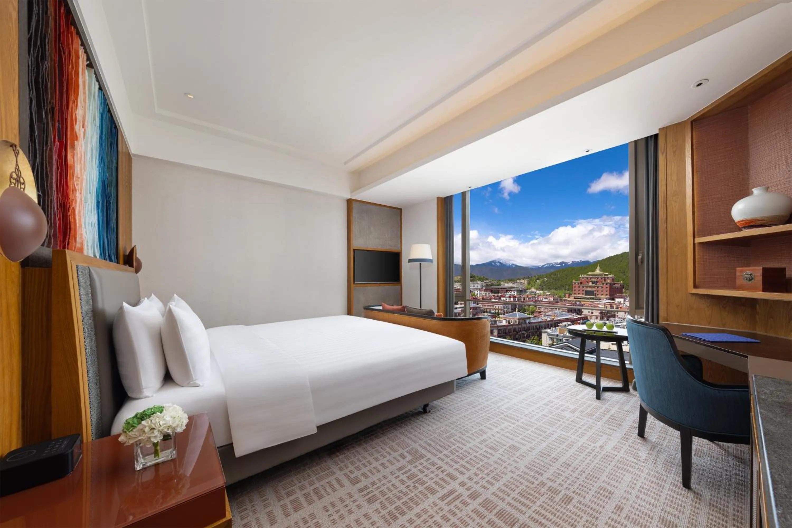 Deluxe Double Room （Experience Tibetan Style And Enjoy City Landscape) in Shangri-La Resort Shangri-La