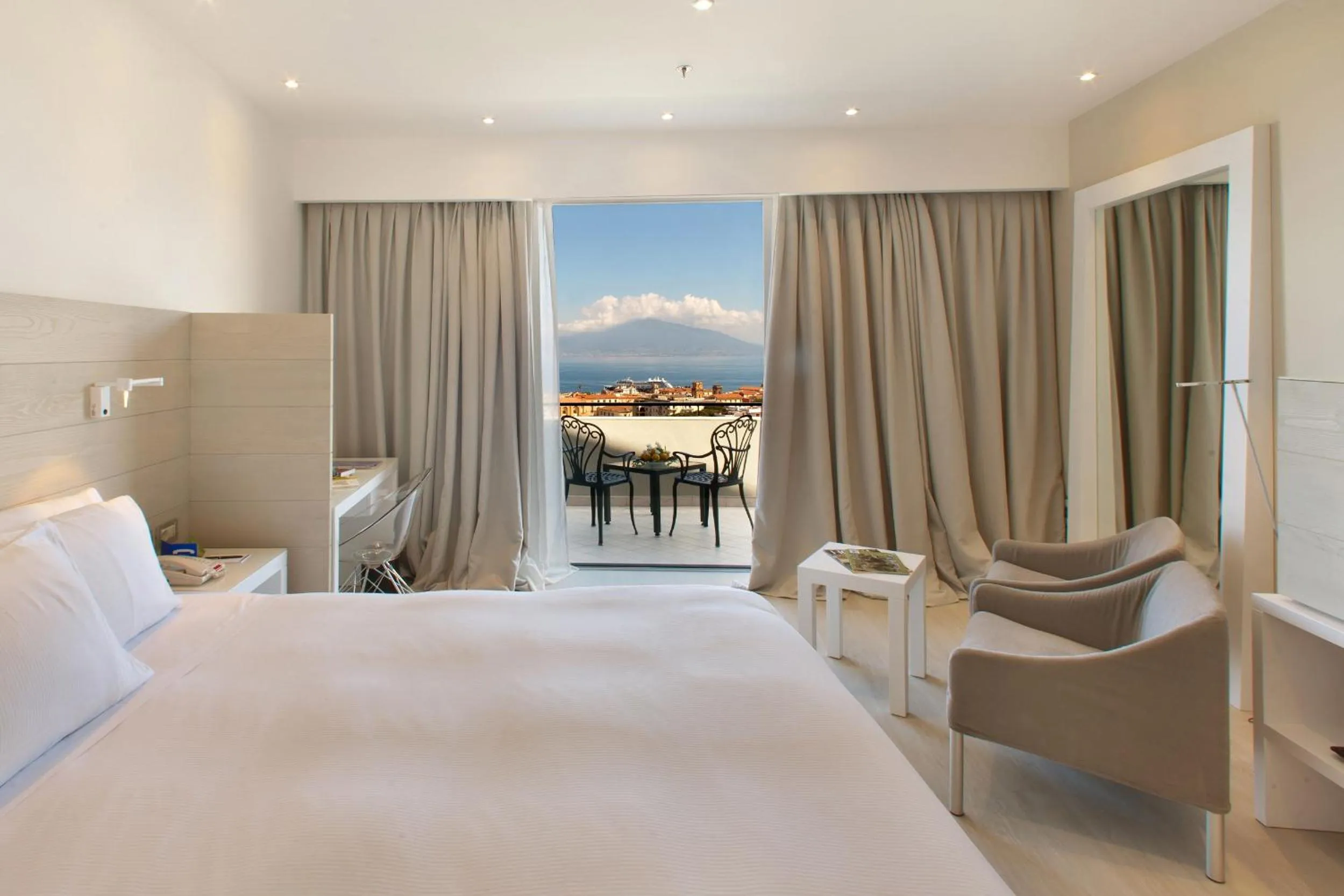 Executive King Room with Sea View in Hilton Sorrento Palace
