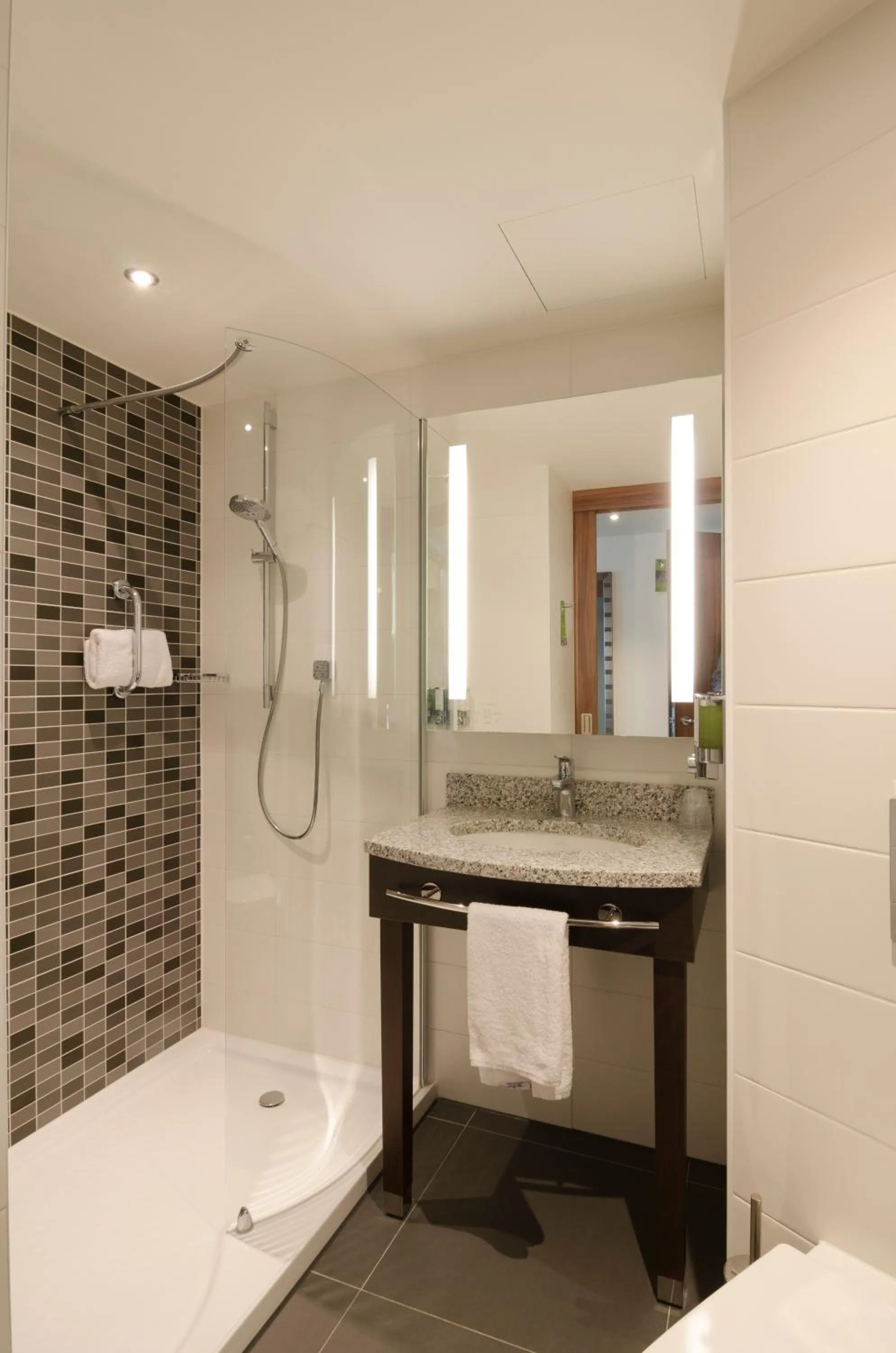 Queen Room in Hampton by Hilton Frankfurt City Centre