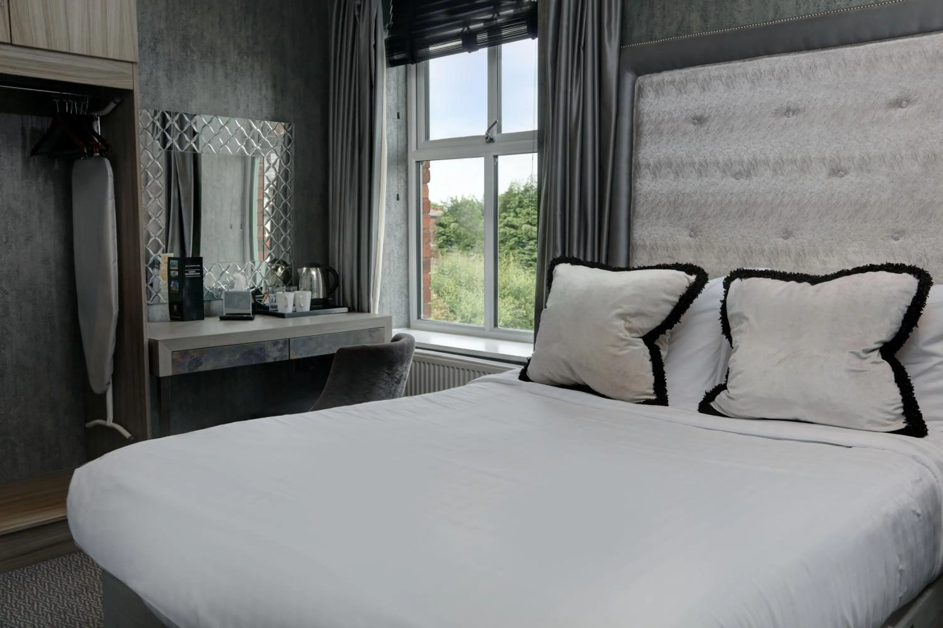 Standard Double Room in The Eccleston Hotel; BW Signature Collection