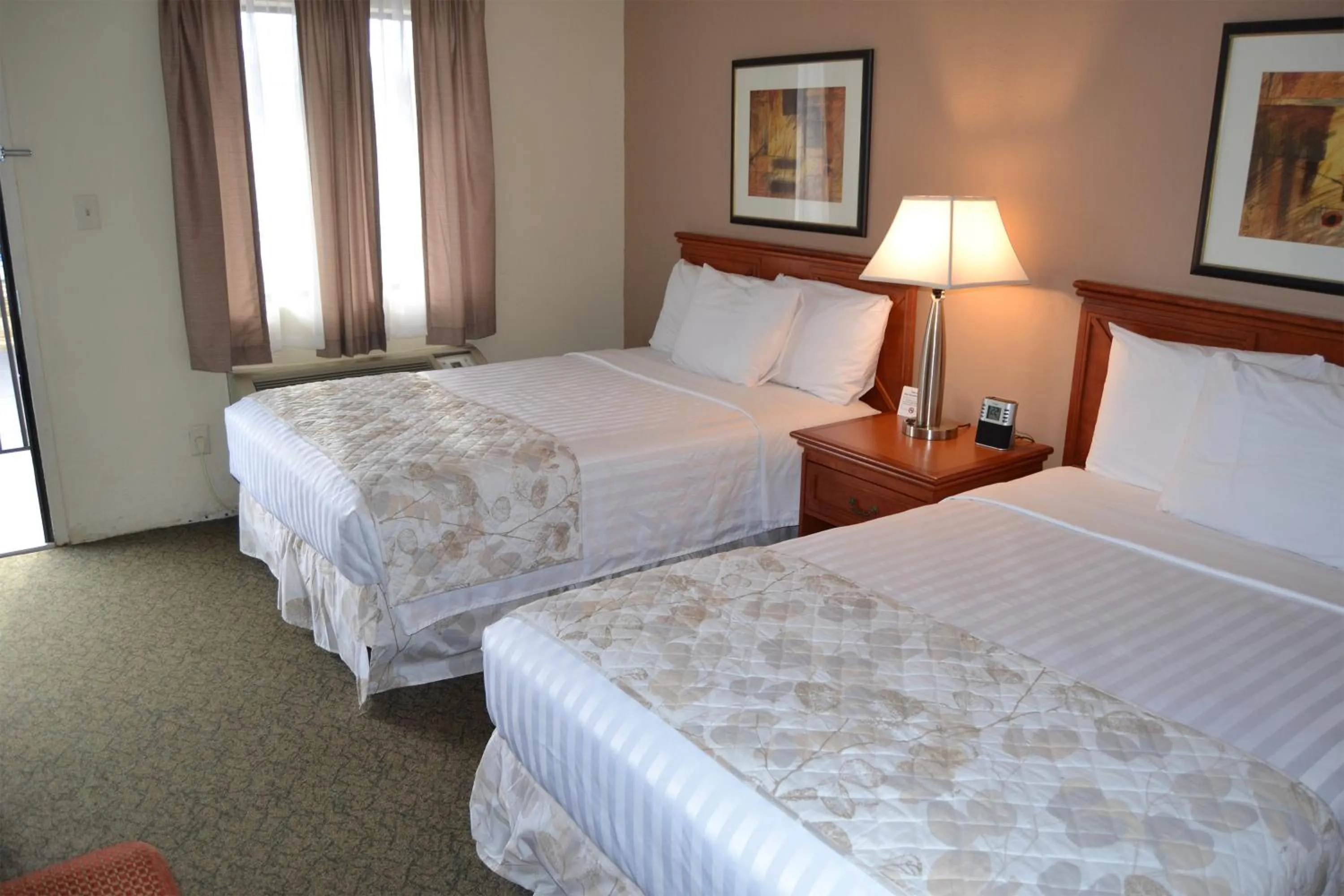 Budget Double Room in Cascades Inn