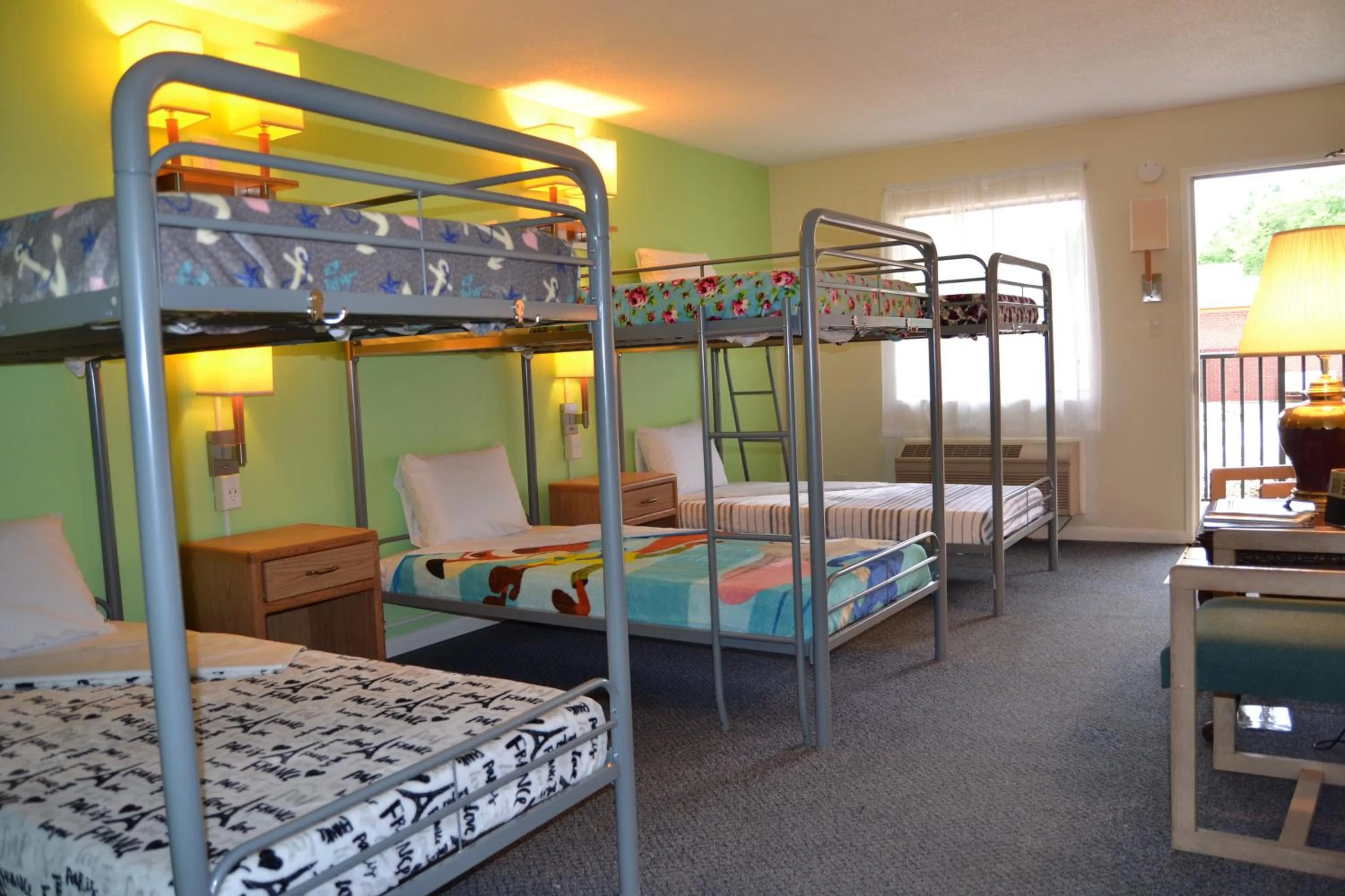 Family Room with Bathroom in Cascades Inn