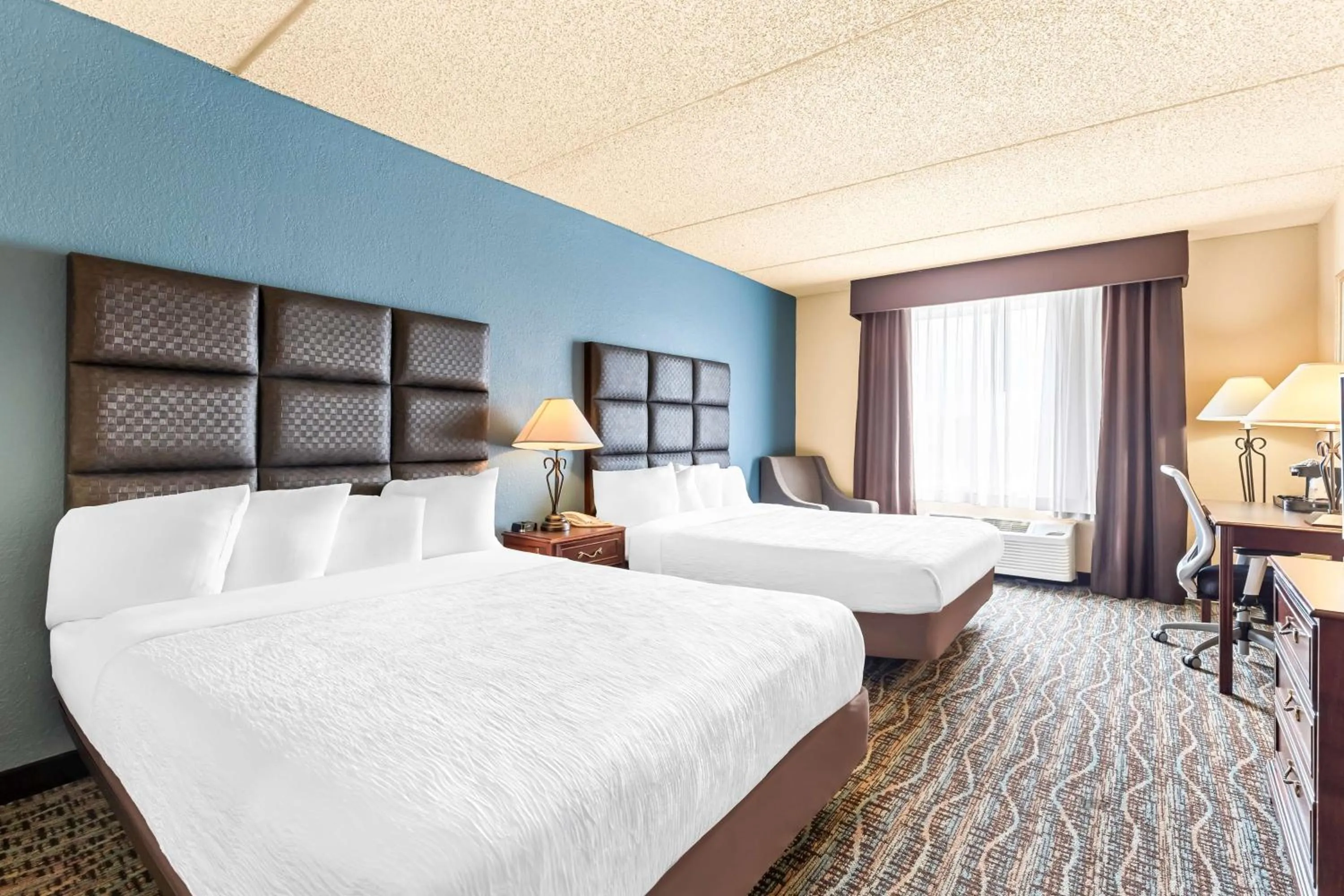 Queen Room with Two Queen Beds - Non-Smoking in Best Western Holiday Manor