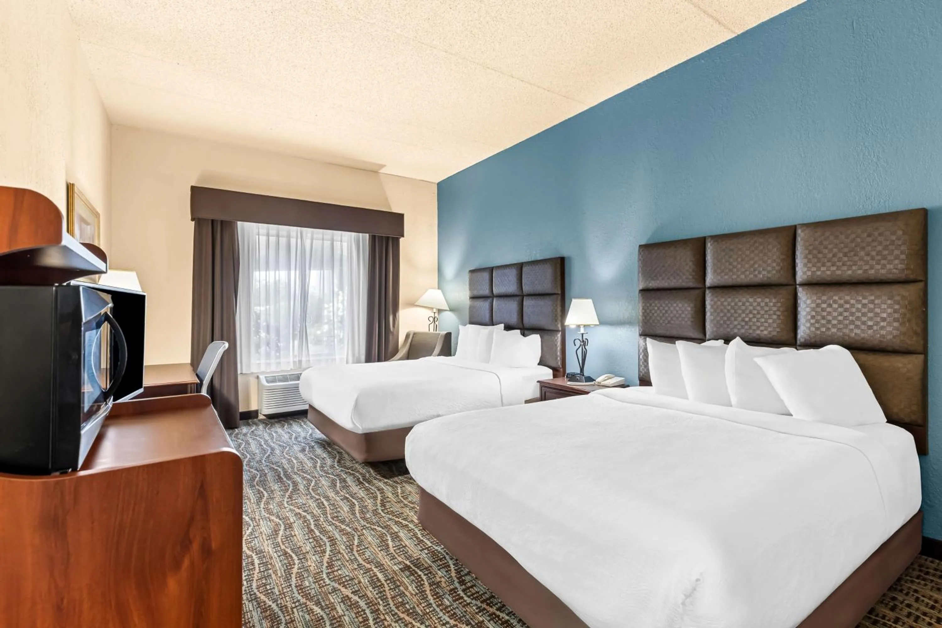 Queen Room with Two Queen Beds and Roll In Shower - Disability Access in Best Western Holiday Manor