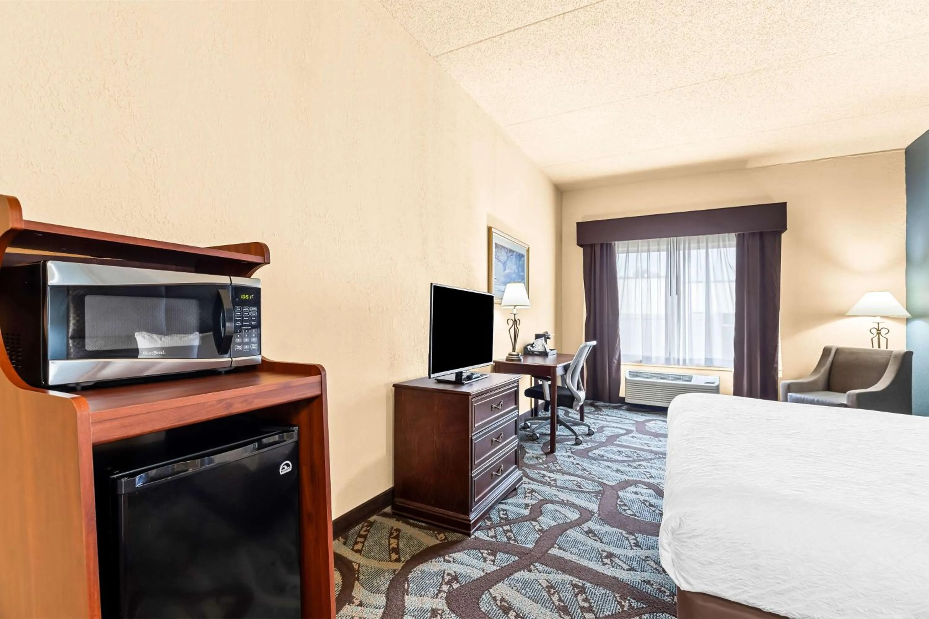 King Room - Disability Access in Best Western Holiday Manor