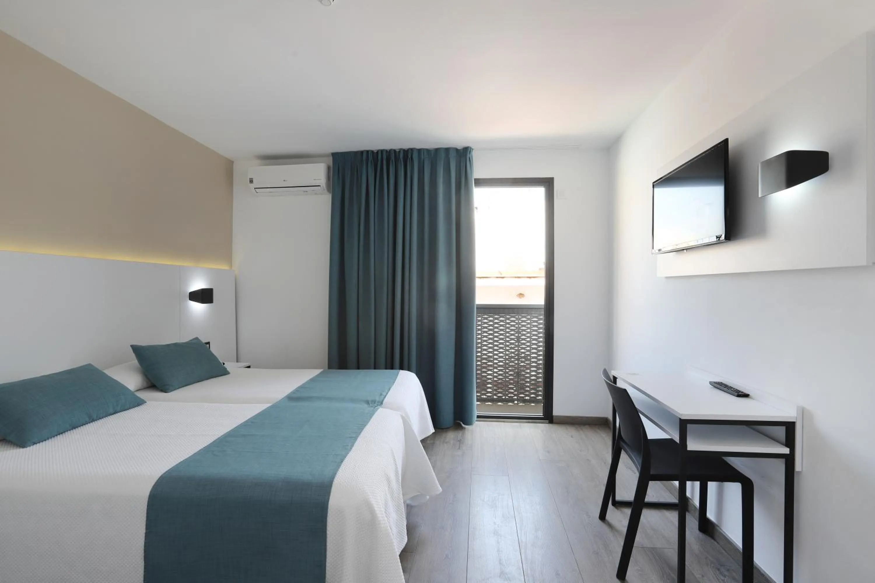 Triple Rom with City View in Hotel Alameda