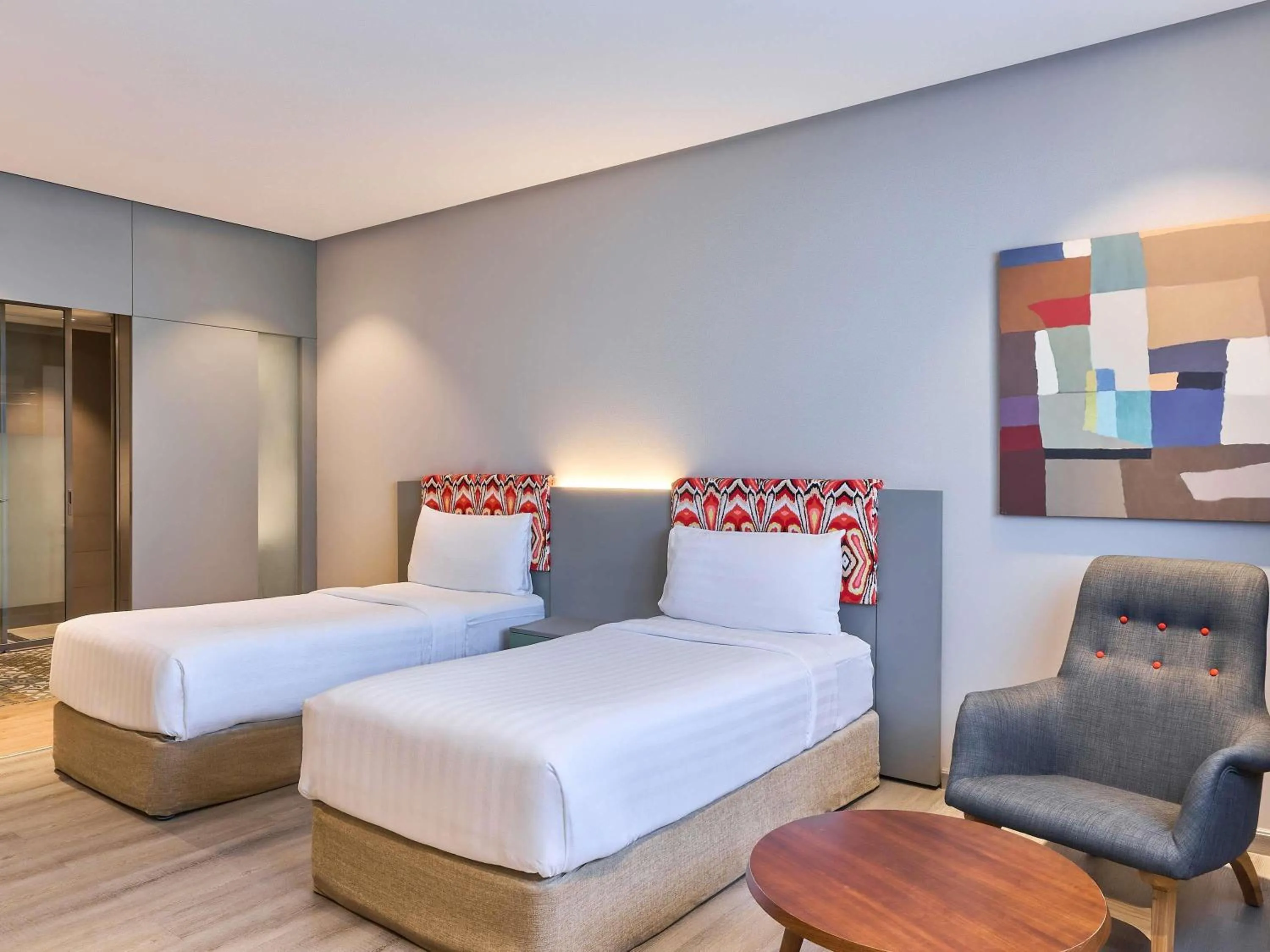 Standard Twin Room in Ibis Styles Dubai Jumeira