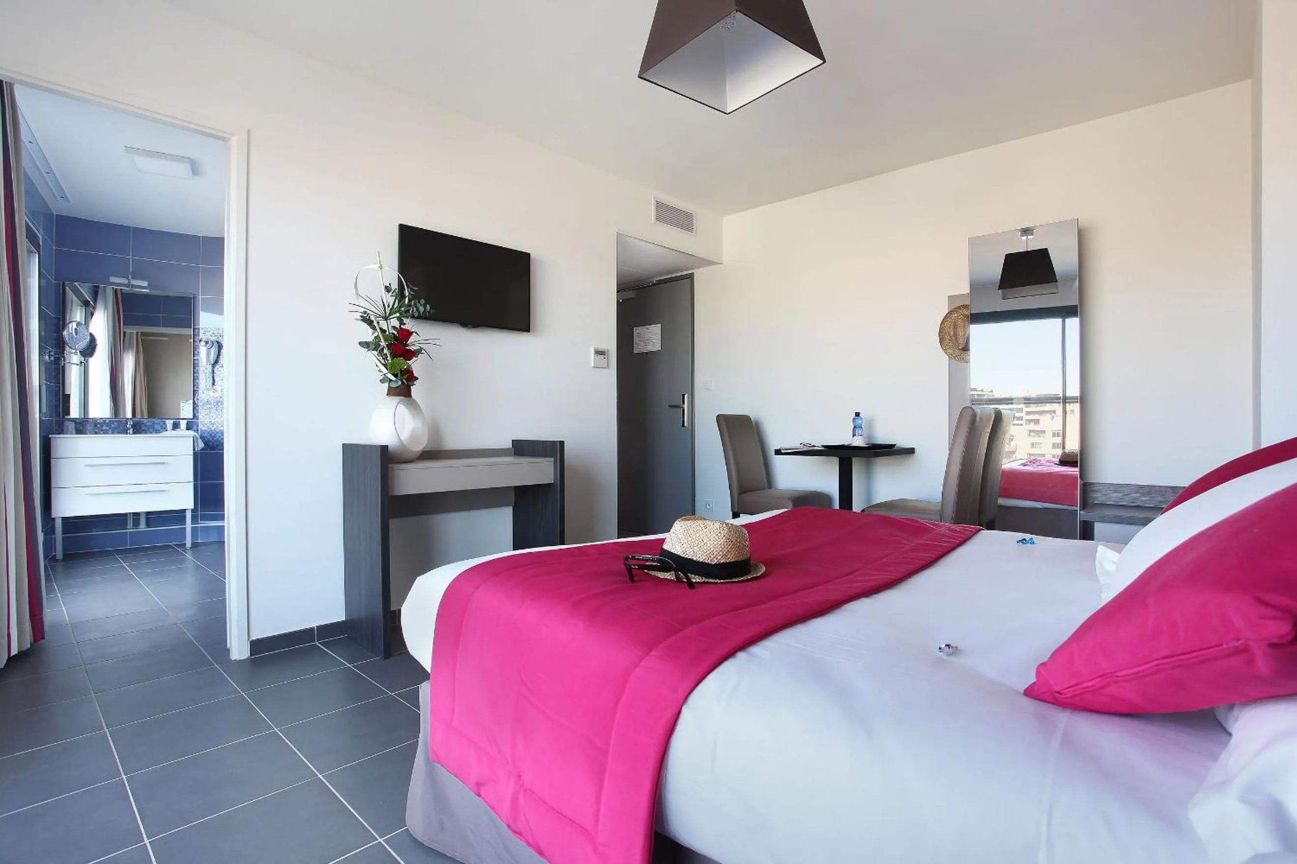 Superior Studio (2 Adults) in Appart'hôtel Odalys City - Marseille Prado