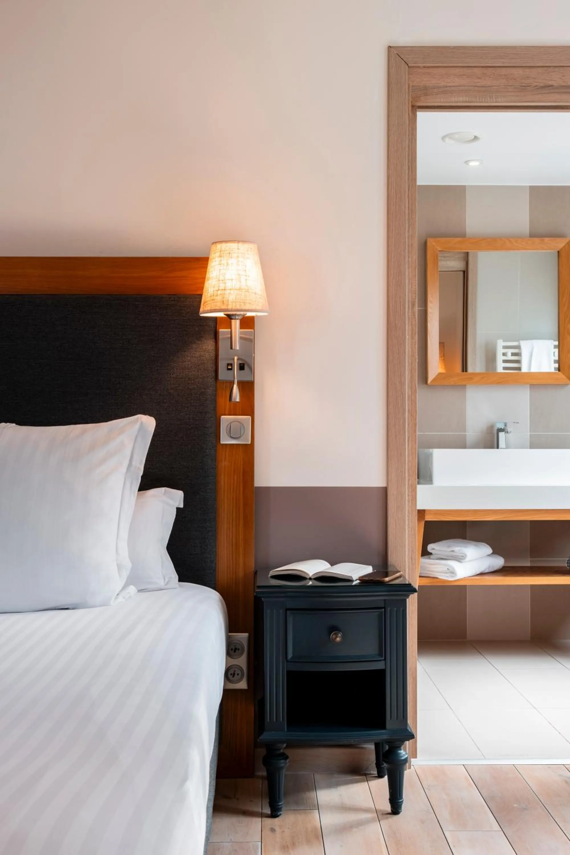 Superior Queen Room in Mercure Maintenon