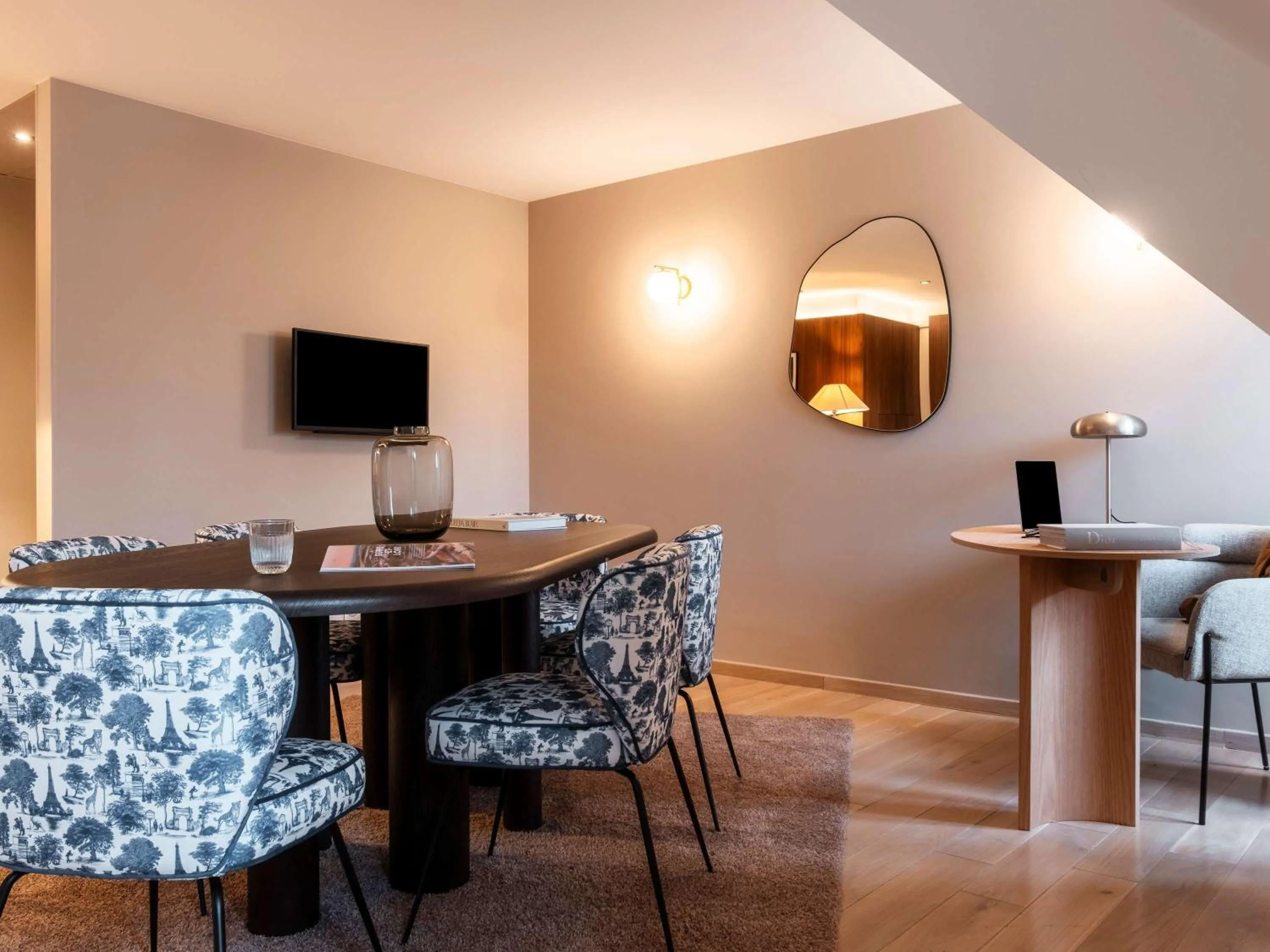 Superior Queen Suite with Sofa Bed in Castel Maintenon - Handwritten Collection