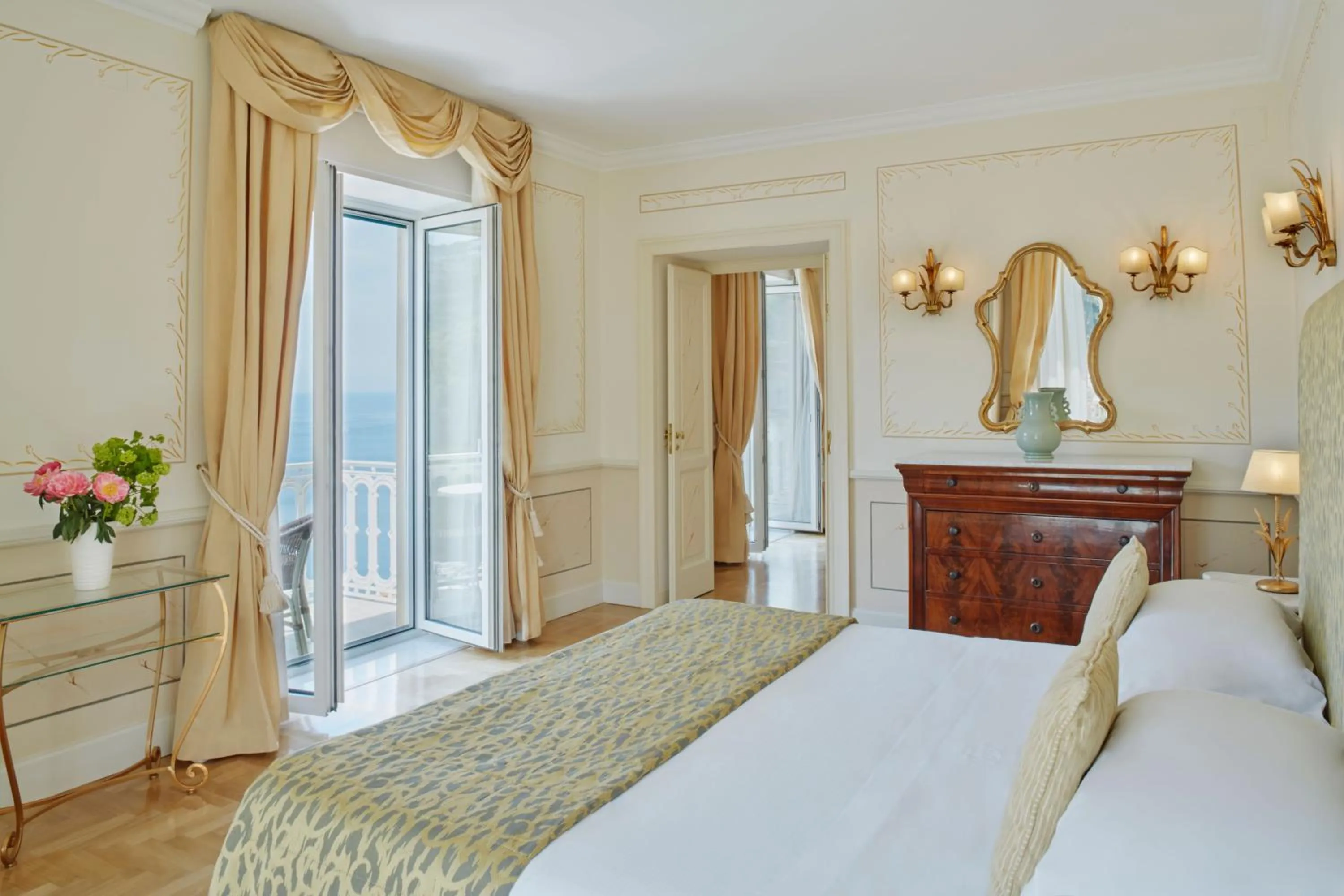 Junior Suite with Sea View in Grand Hotel Excelsior Vittoria