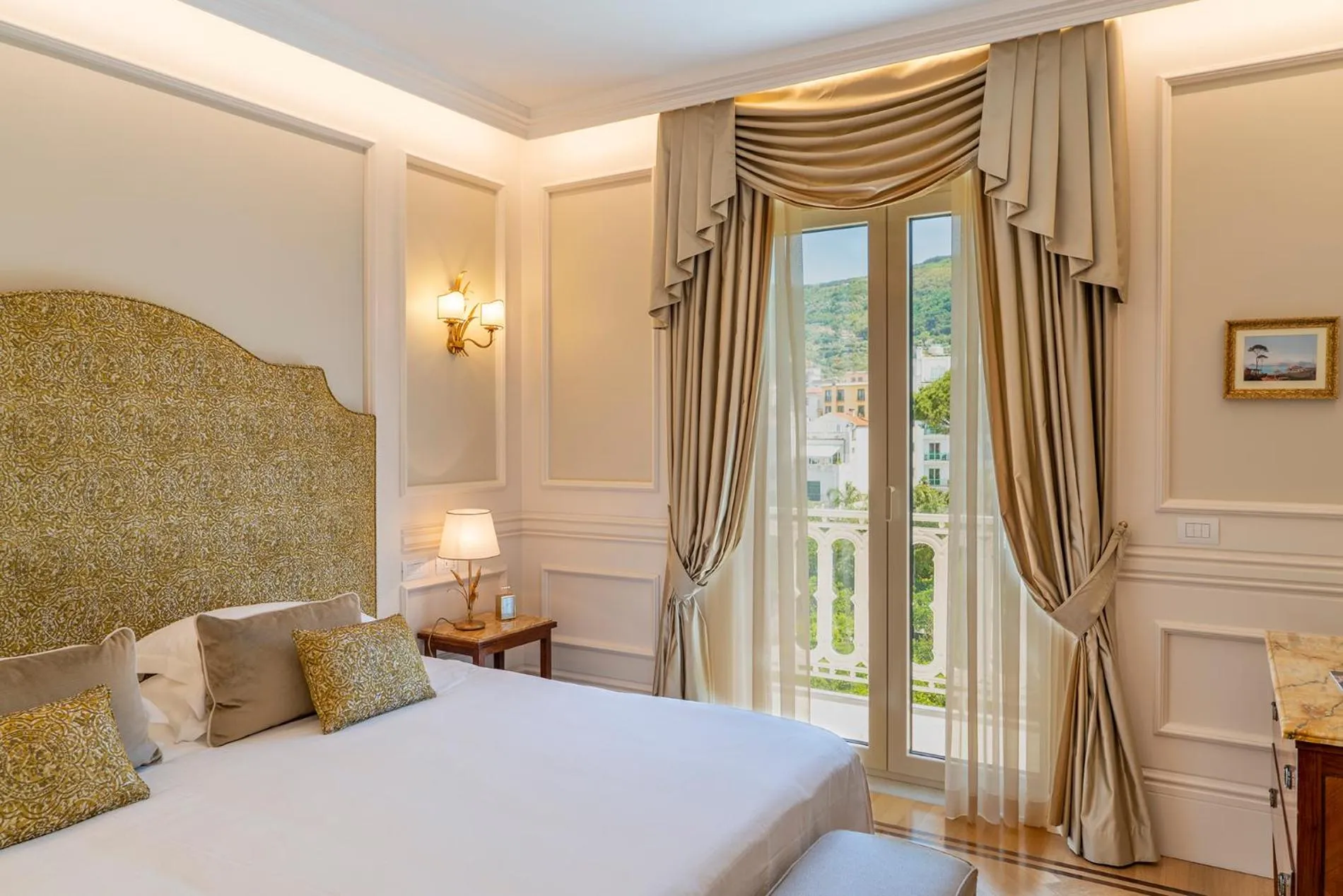 Junior Suite with Garden View in Grand Hotel Excelsior Vittoria