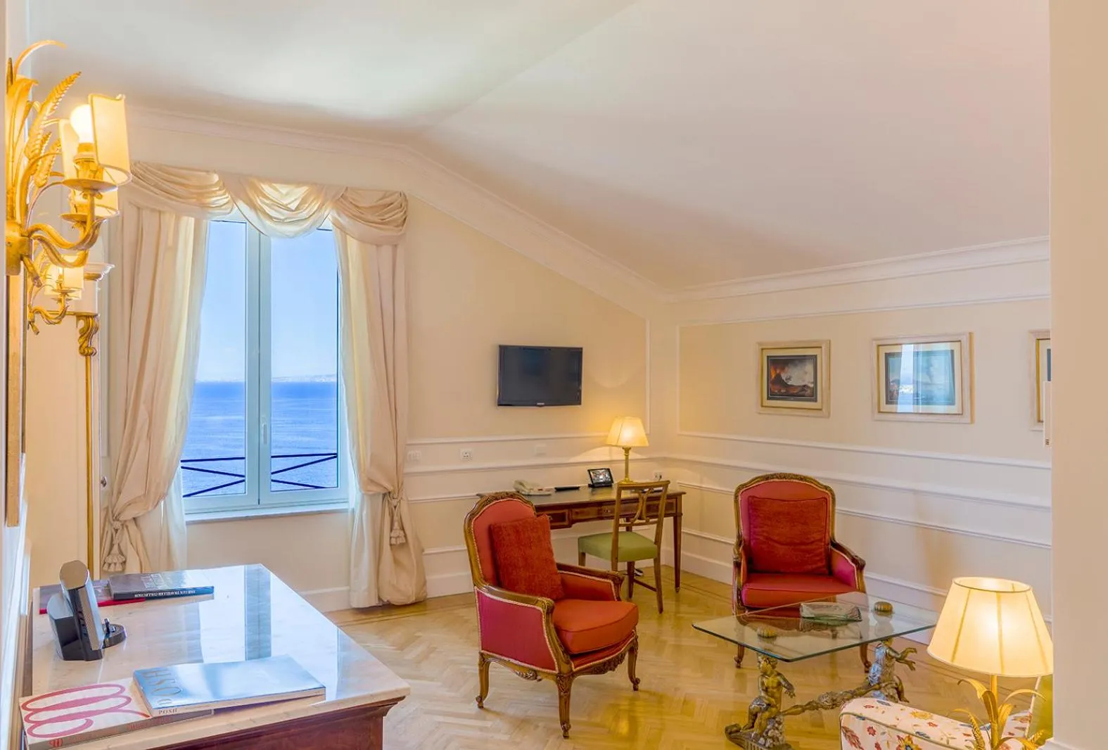 Superior Suite with Sea View in Grand Hotel Excelsior Vittoria