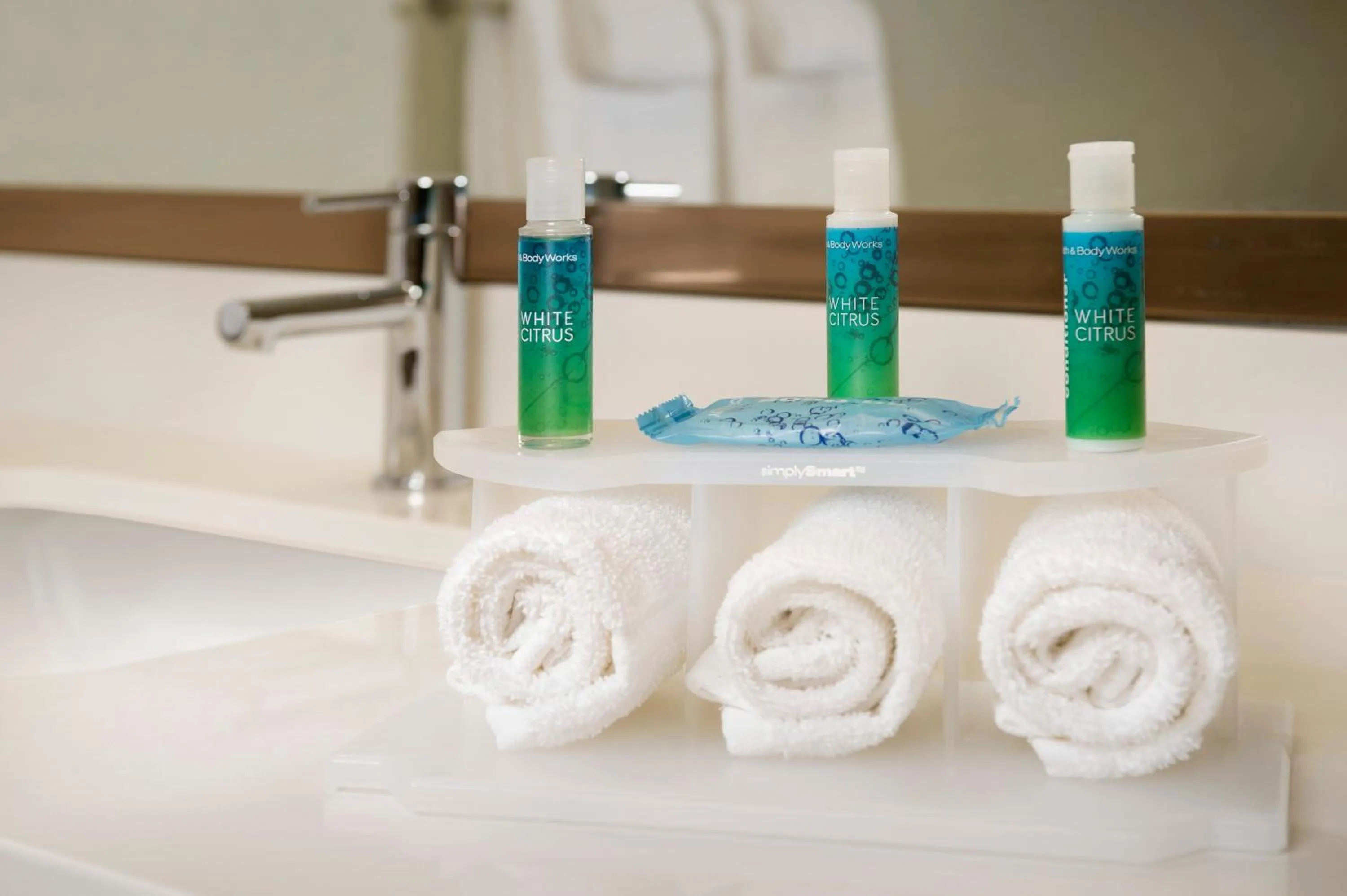 Queen Suite with Two Queen Beds and Sofa Bed in Holiday Inn Express & Suites Bay City by IHG