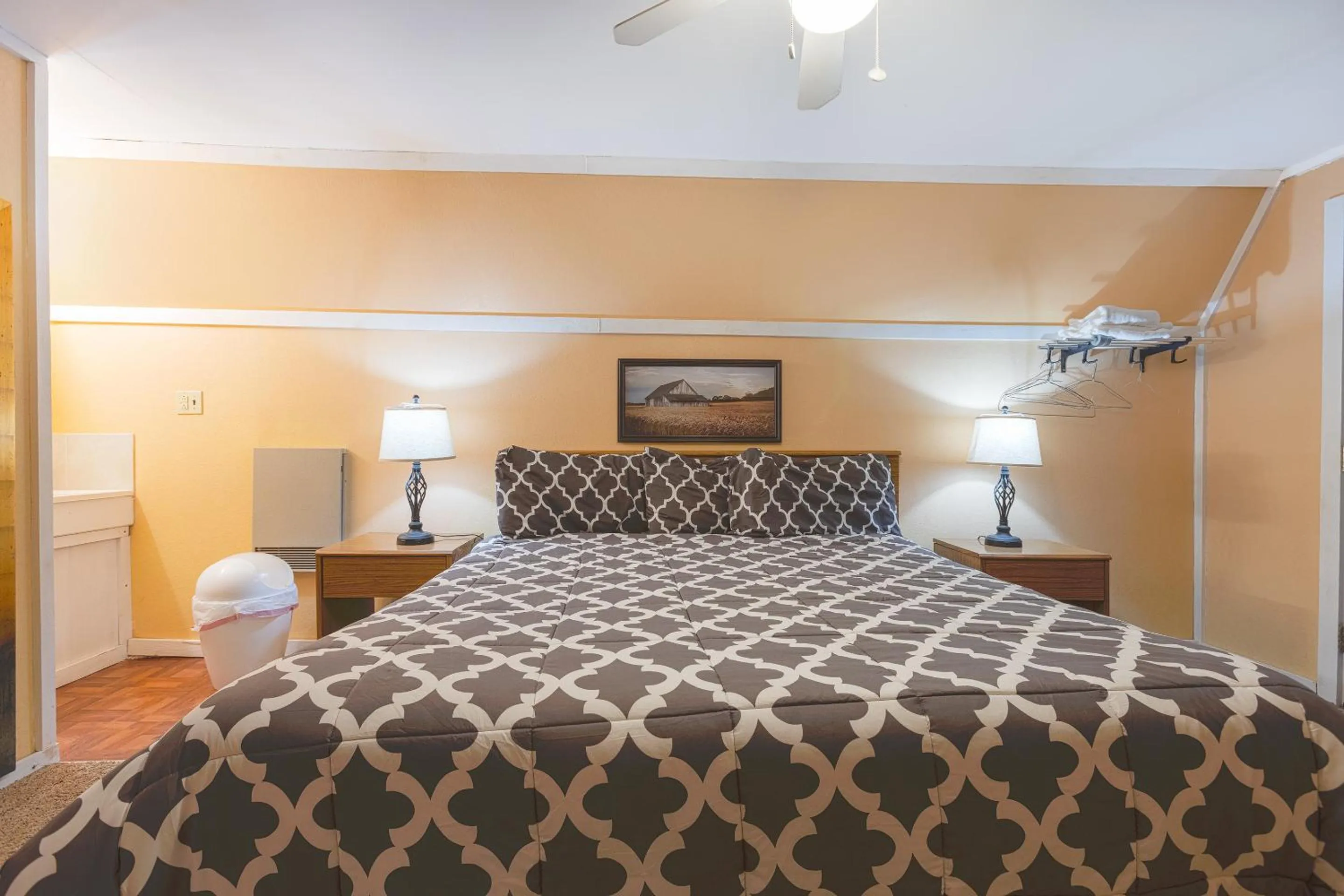 1 Bedroom Cabin in Parkside Motel by OYO Meadville Conneaut Lake