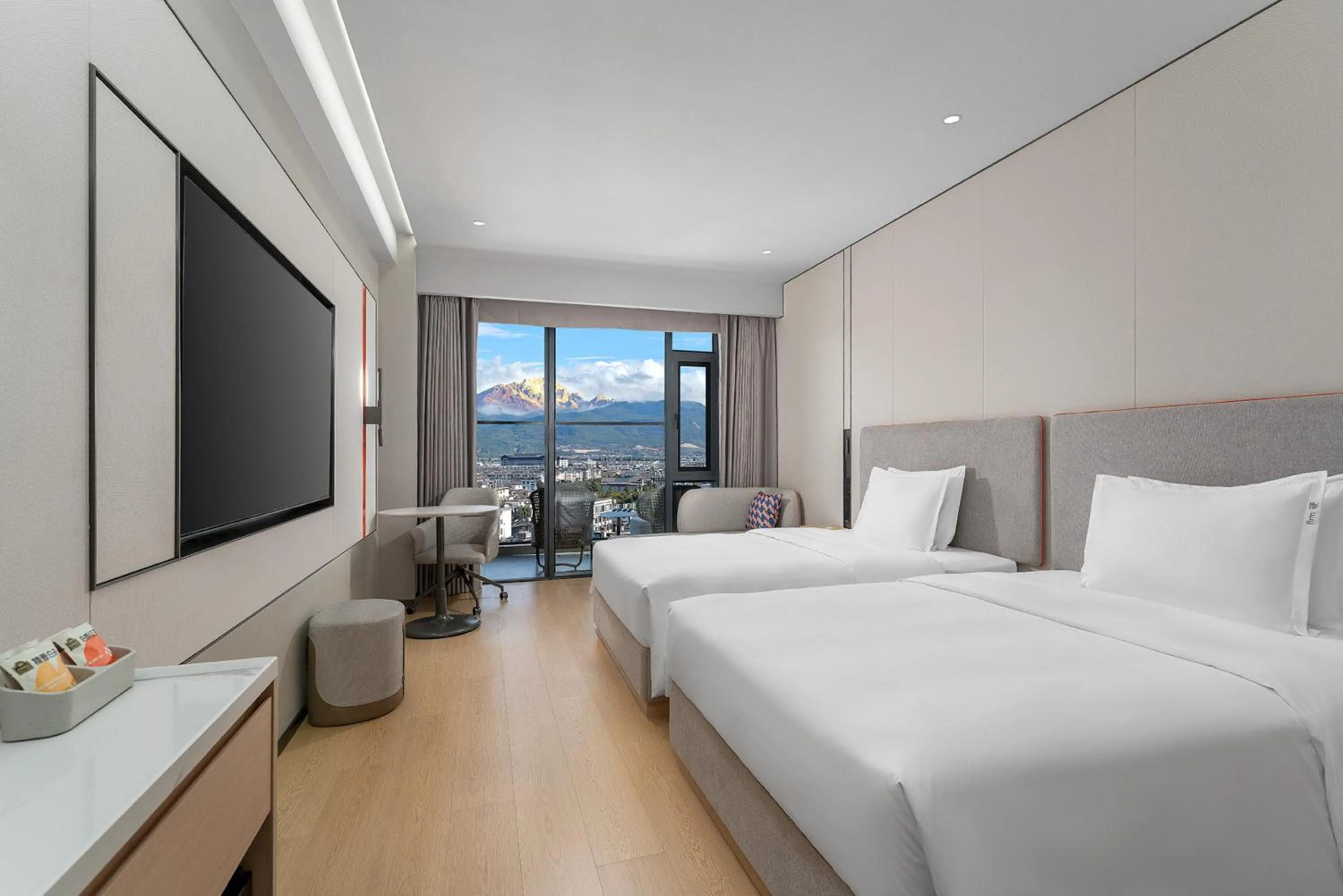 Standard Twin Room with Balcony and Snow Mountain View in Holiday Inn Express Lijiang Ancient Town by IHG