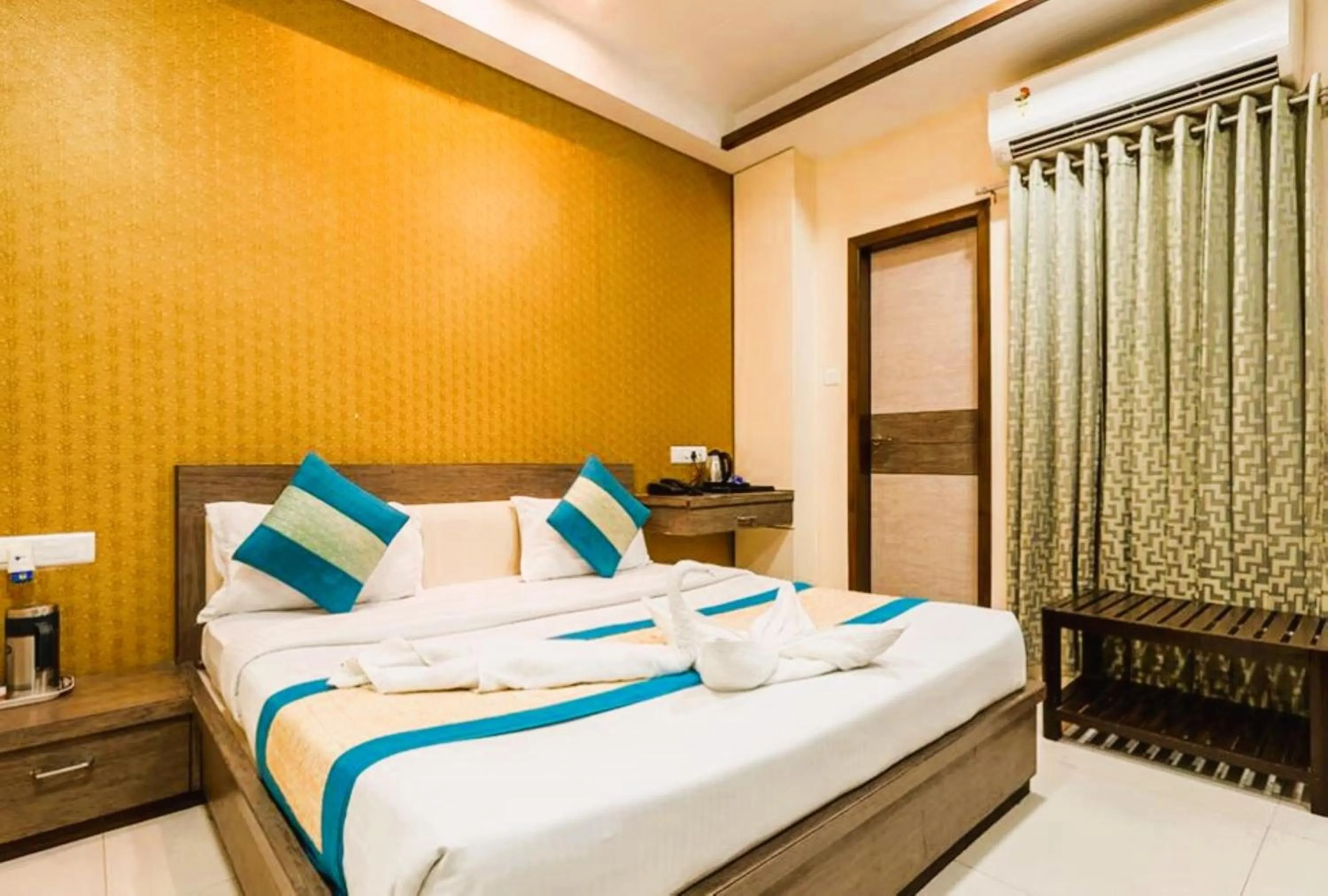 Deluxe King Room in Hotel Manas Continental Gorakhpur