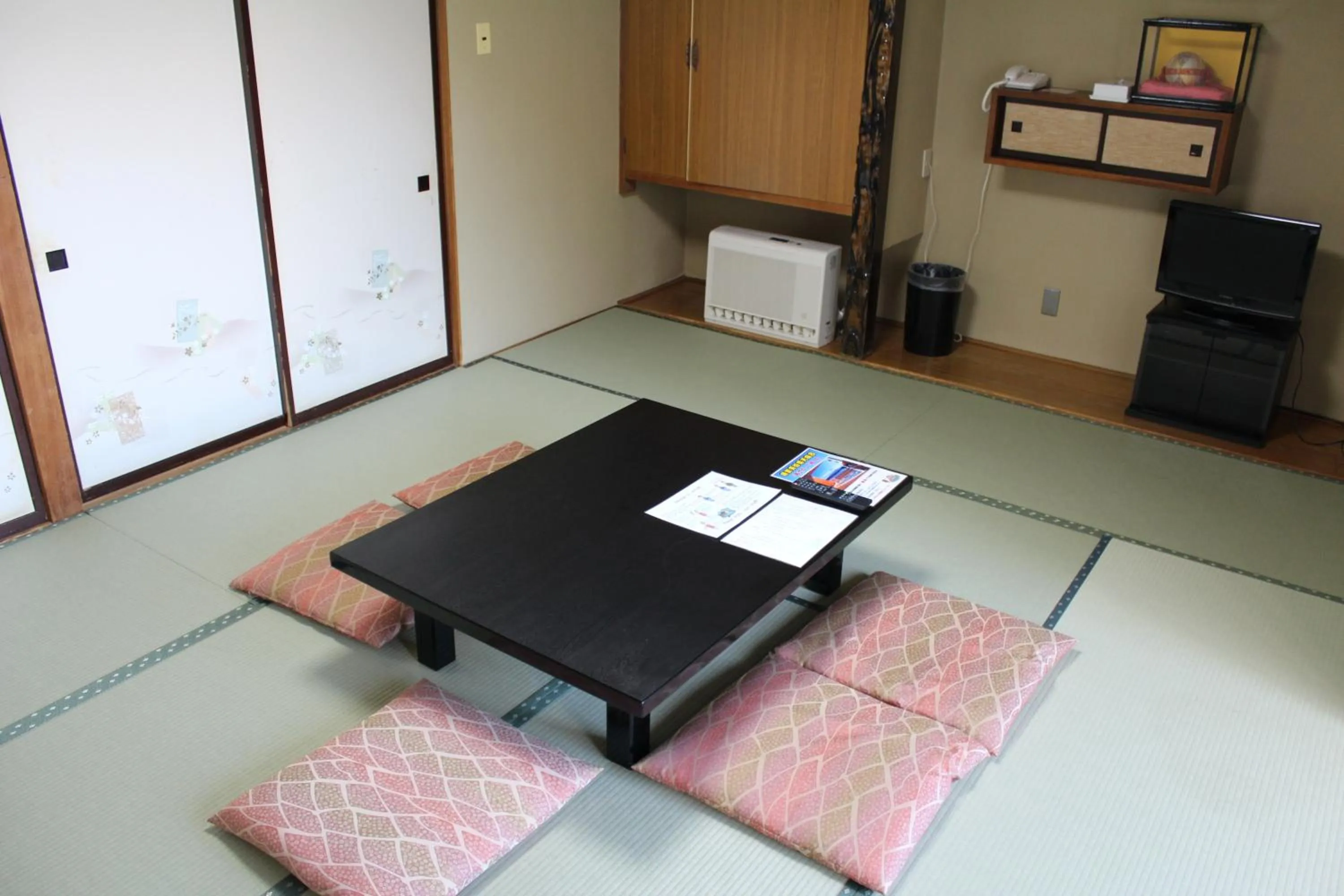 Japanese-Style Room with Shared Bathroom in Yamadaya Hotel