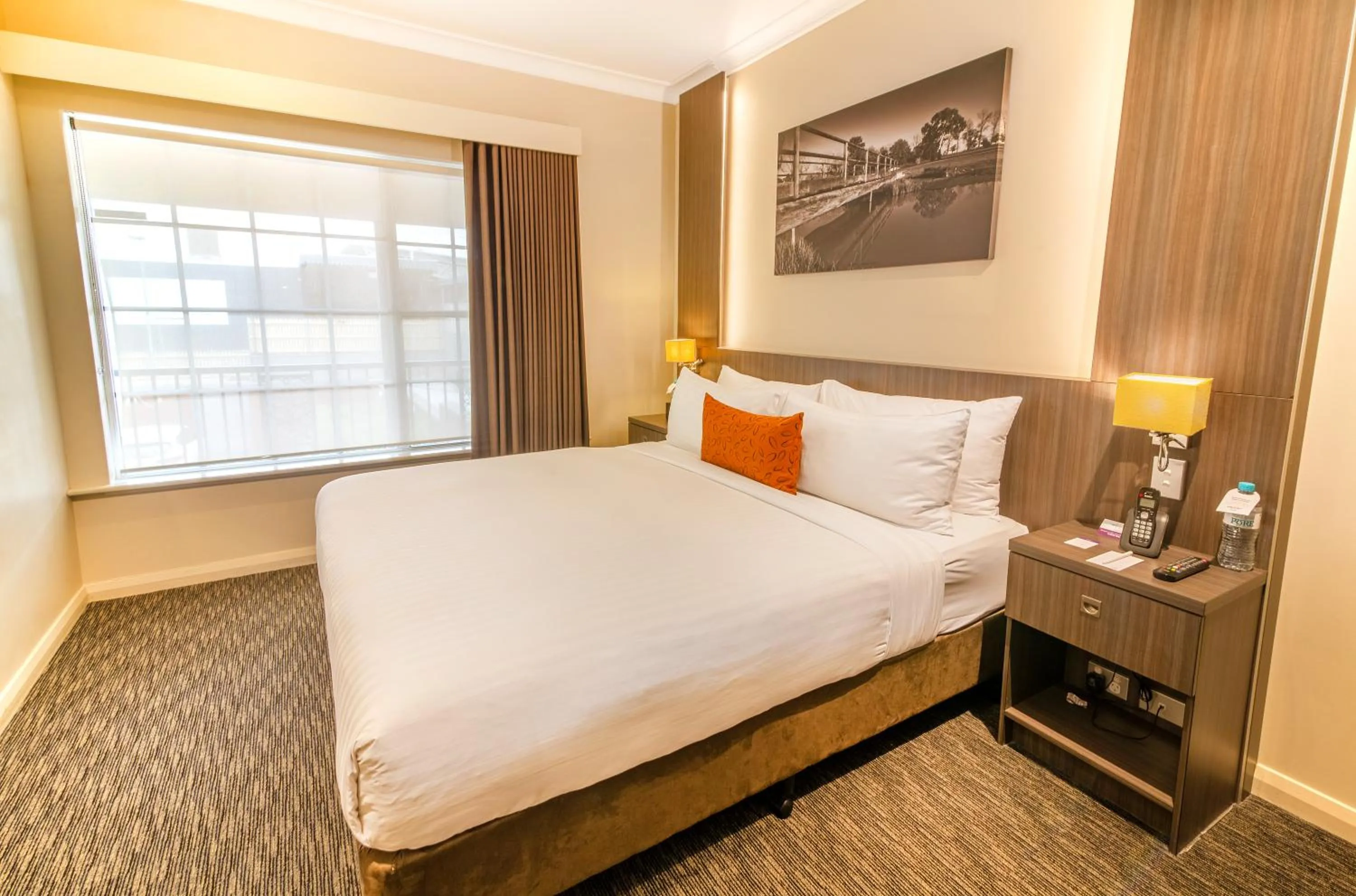 Deluxe King Room in Mercure Orange