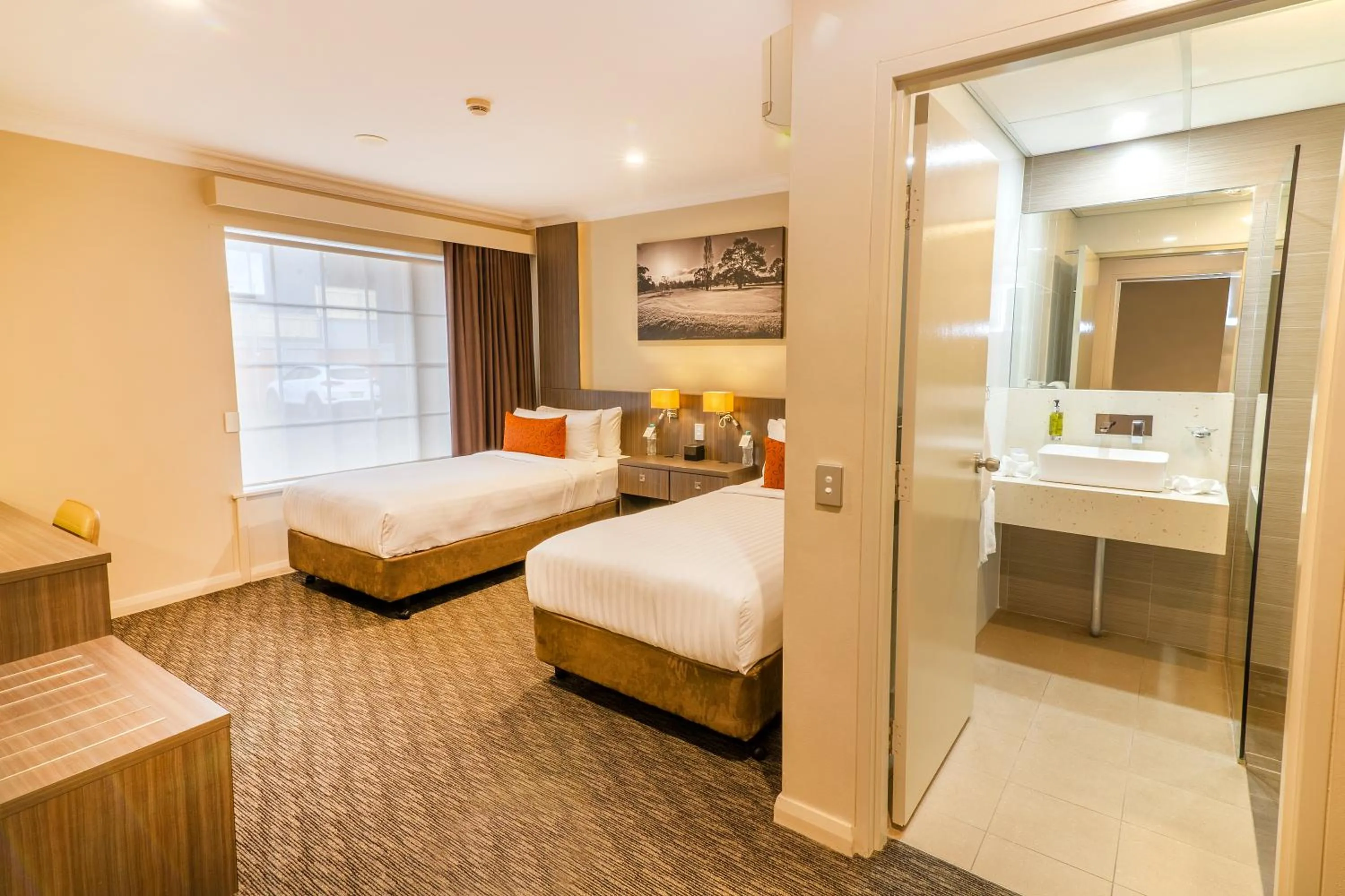Deluxe Twin Room in Mercure Orange