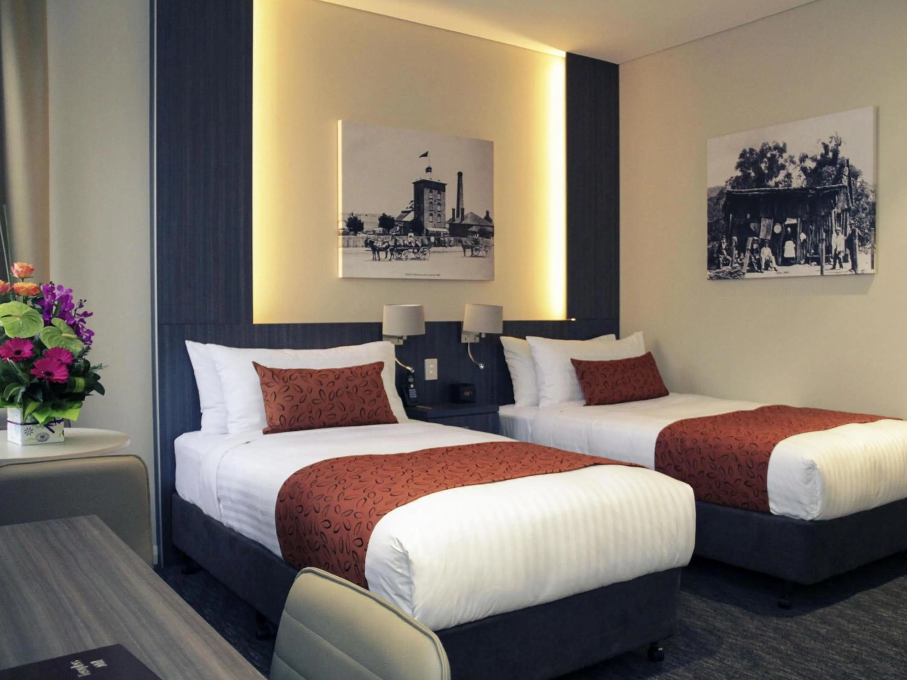 Deluxe Twin Room in Mercure Orange