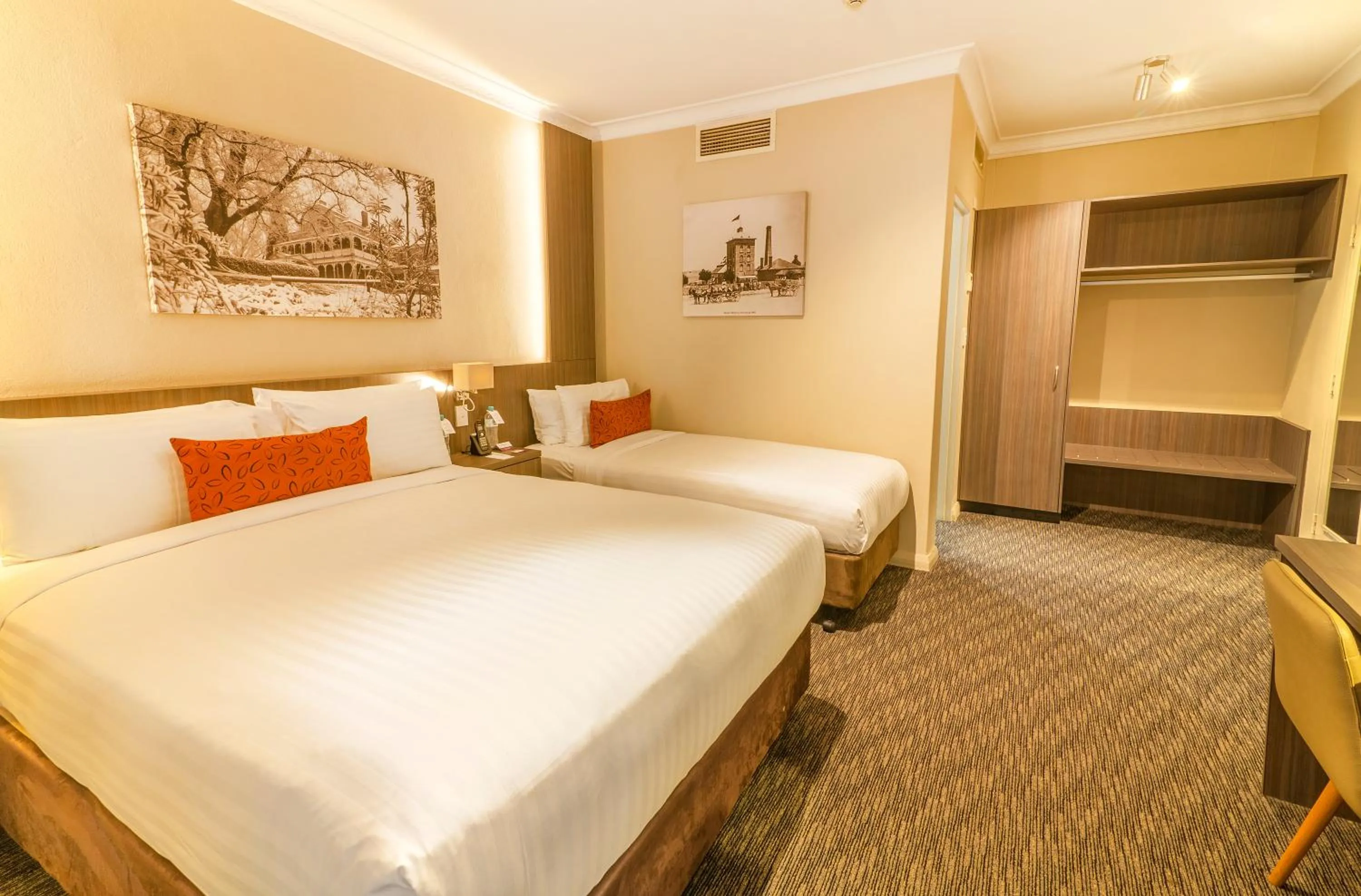 Deluxe Triple Room in Mercure Orange
