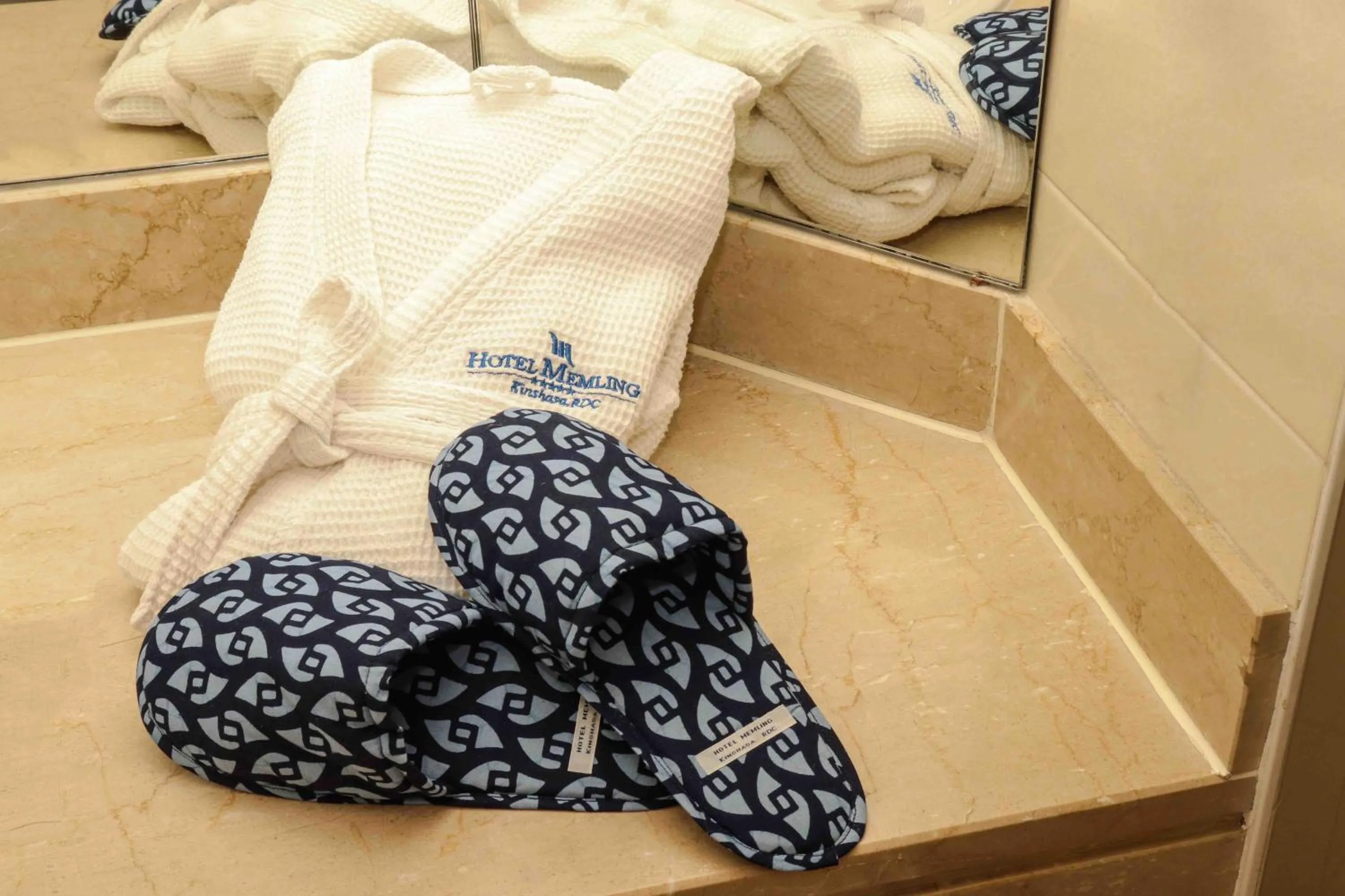 Deluxe Room (2 Adults + 1 Child) in Hotel Memling